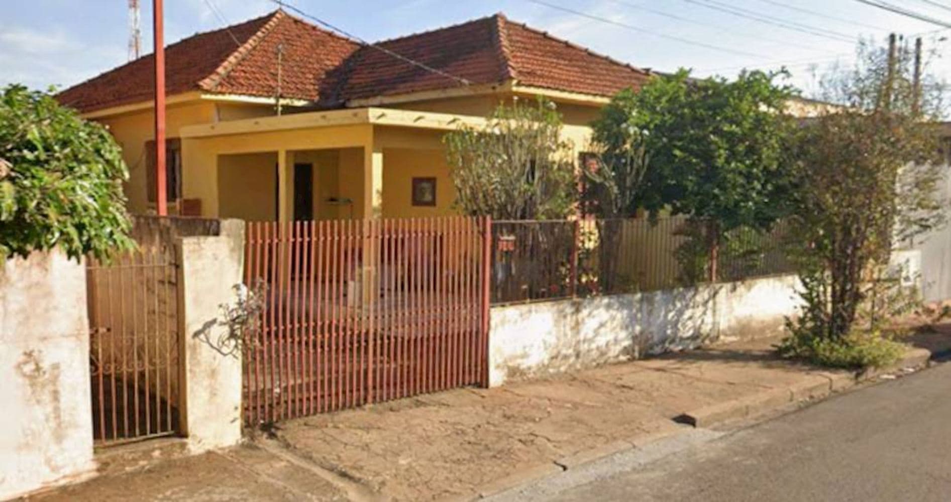 Foto 2 de 3: Casa em leilão em Assis - SP, bairro Centro — Casa no Centro de Assis/SP