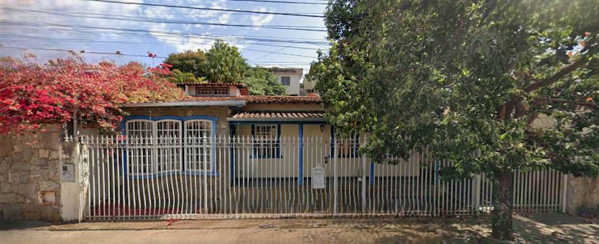 Foto 1 de 3: Casa em leilão em Lavras - MG, bairro Centenário — Casa no Centenário em Lavras/MG