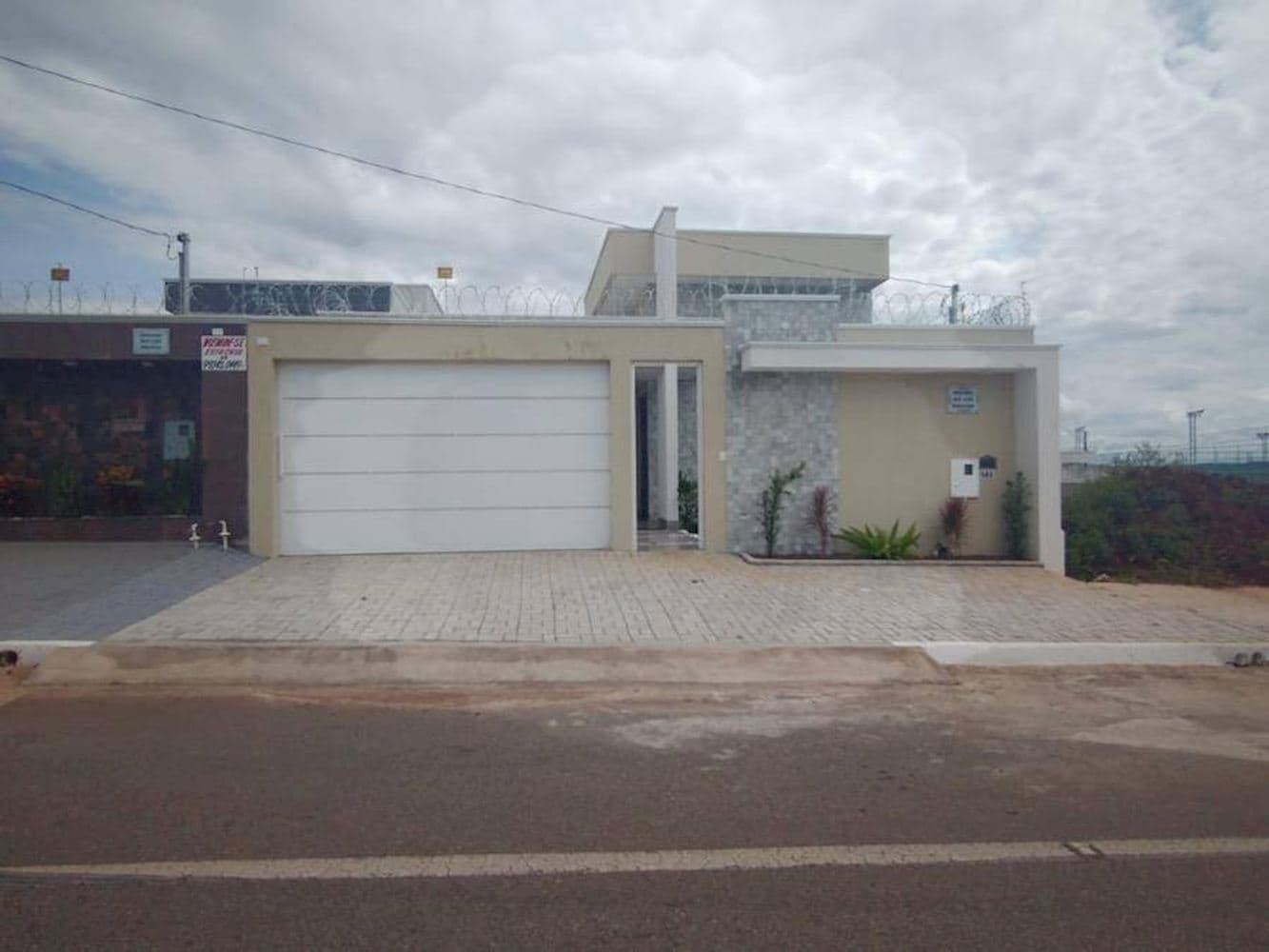 Foto 1 de 14: Casa em leilão em Caldas Novas - GO, bairro Caldas do Oeste — Casa em Caldas Do Oeste - Caldas Novas/GO