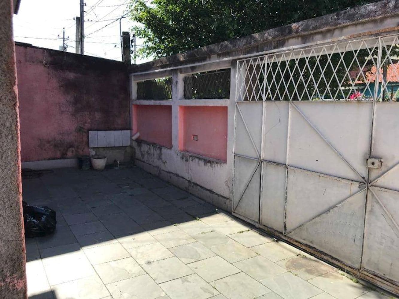 Foto 7 de 33: Casa em leilão em Rio De Janeiro - RJ, bairro Realengo — Casa em Realengo - Rio De Janeiro/RJ