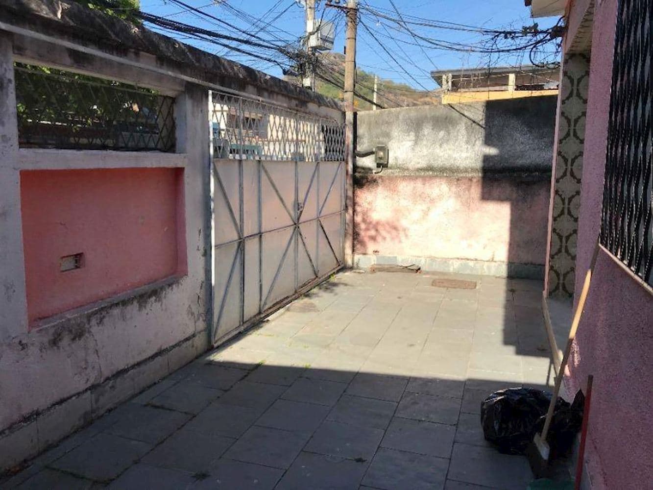 Foto 9 de 33: Casa em leilão em Rio De Janeiro - RJ, bairro Realengo — Casa em Realengo - Rio De Janeiro/RJ
