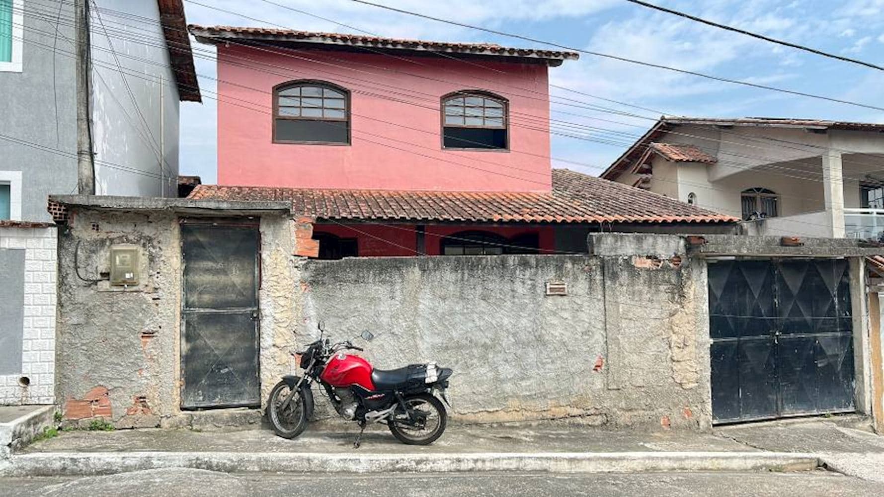 Foto 3 de 11: Casa em leilão em São Gonçalo - RJ, bairro Santa Isabel — Casa em Condomínio na Santa Isabel - São Gonçalo/RJ