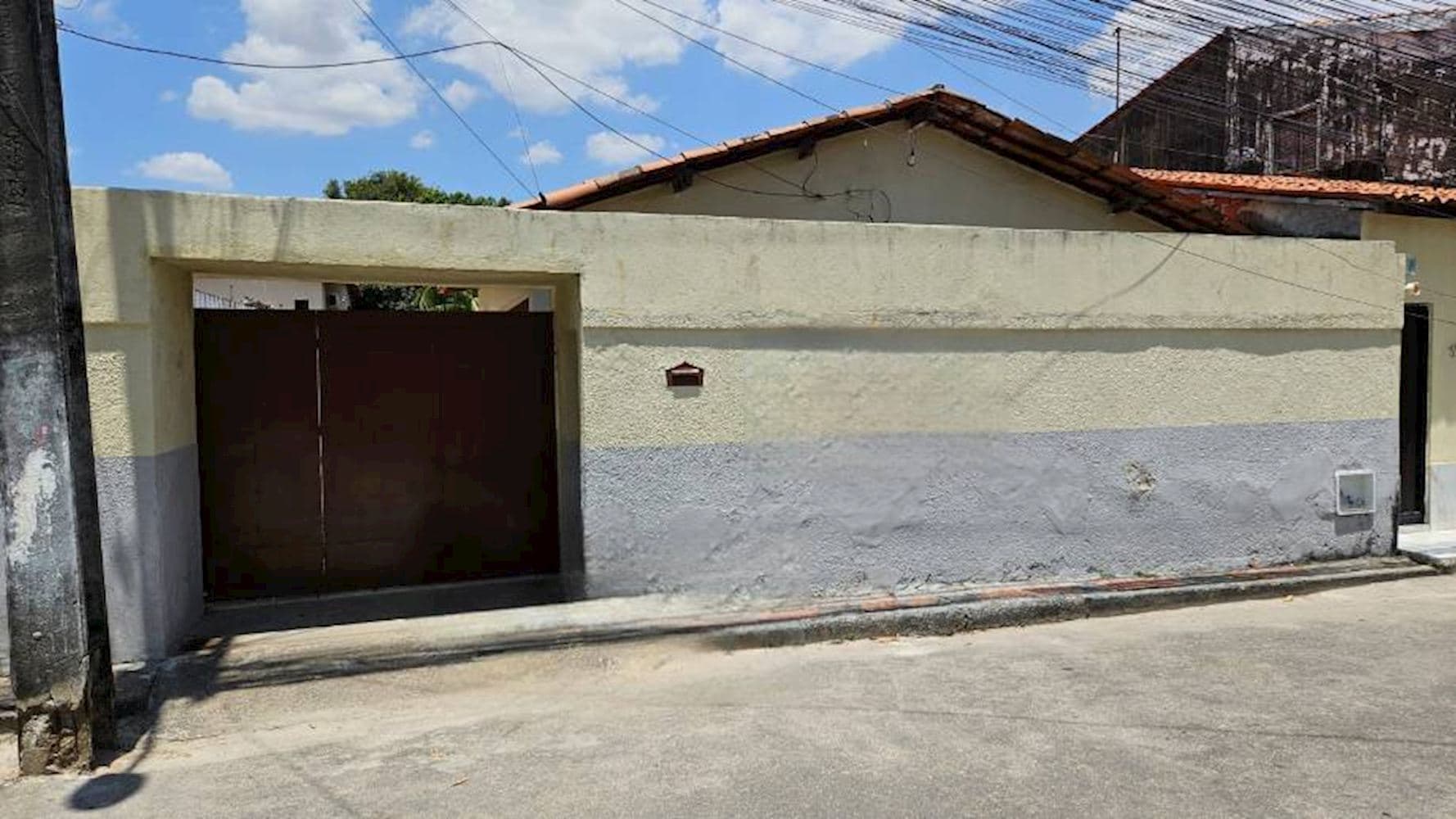 Foto 1 de 12: Casa em leilão em Fortaleza - CE, bairro Guajeru — Casa no Guajeru em Fortaleza/CE
