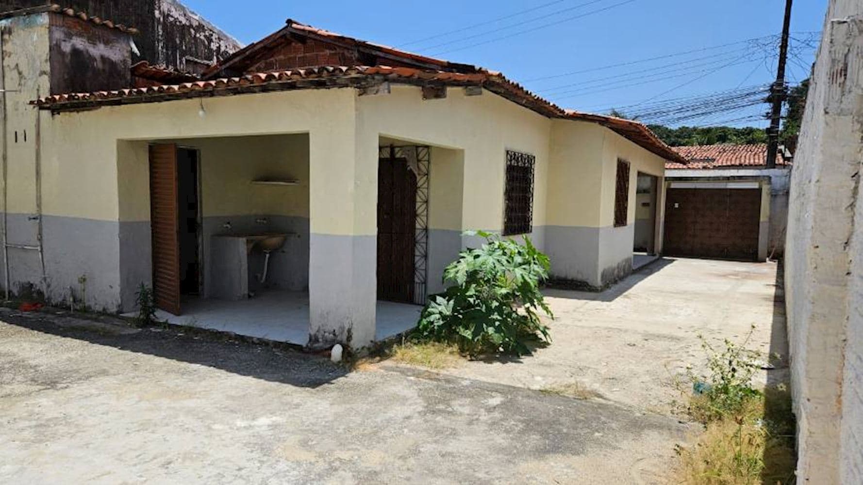 Foto 2 de 12: Casa em leilão em Fortaleza - CE, bairro Guajeru — Casa no Guajeru em Fortaleza/CE