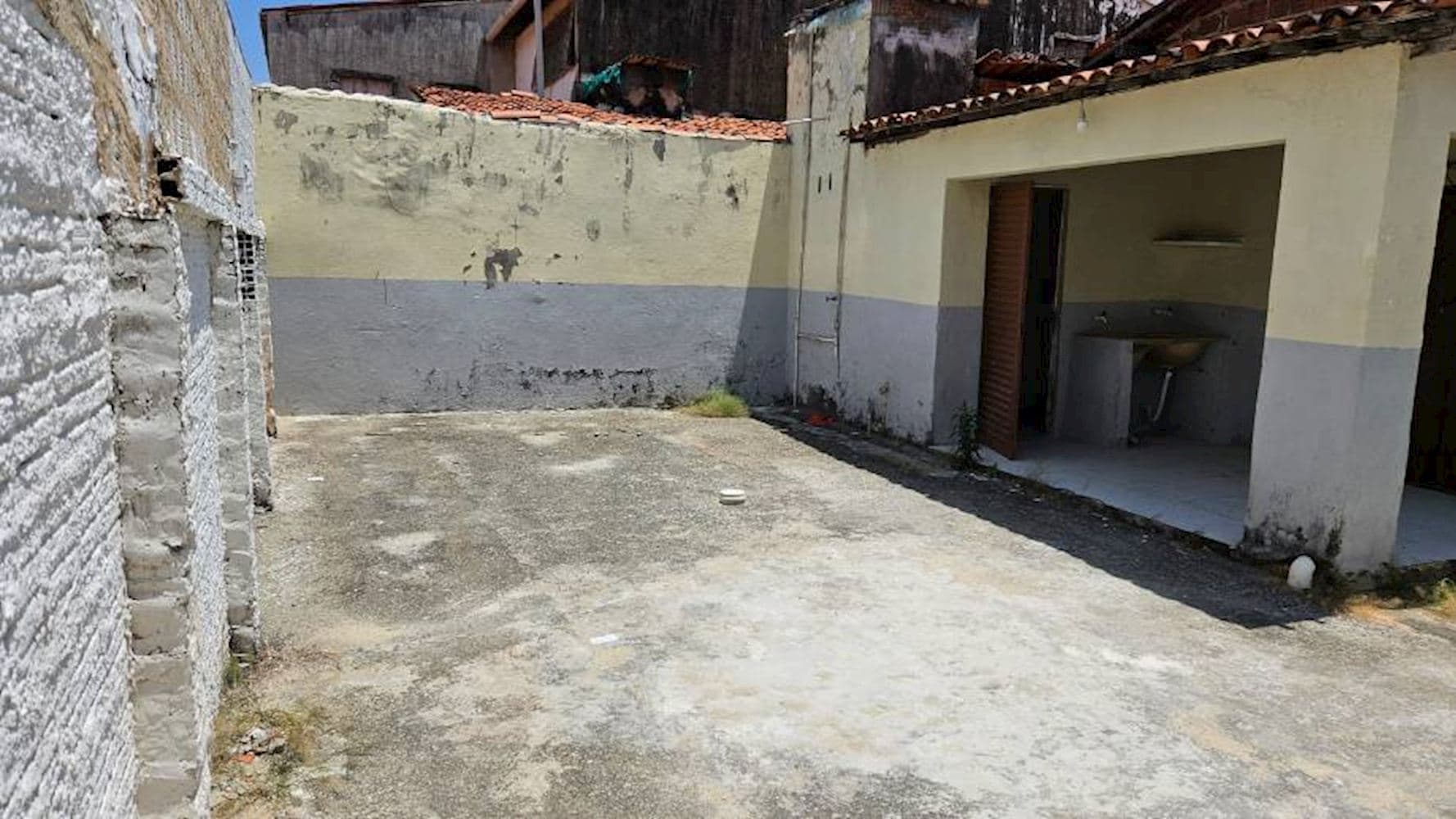 Foto 9 de 12: Casa em leilão em Fortaleza - CE, bairro Guajeru — Casa no Guajeru em Fortaleza/CE
