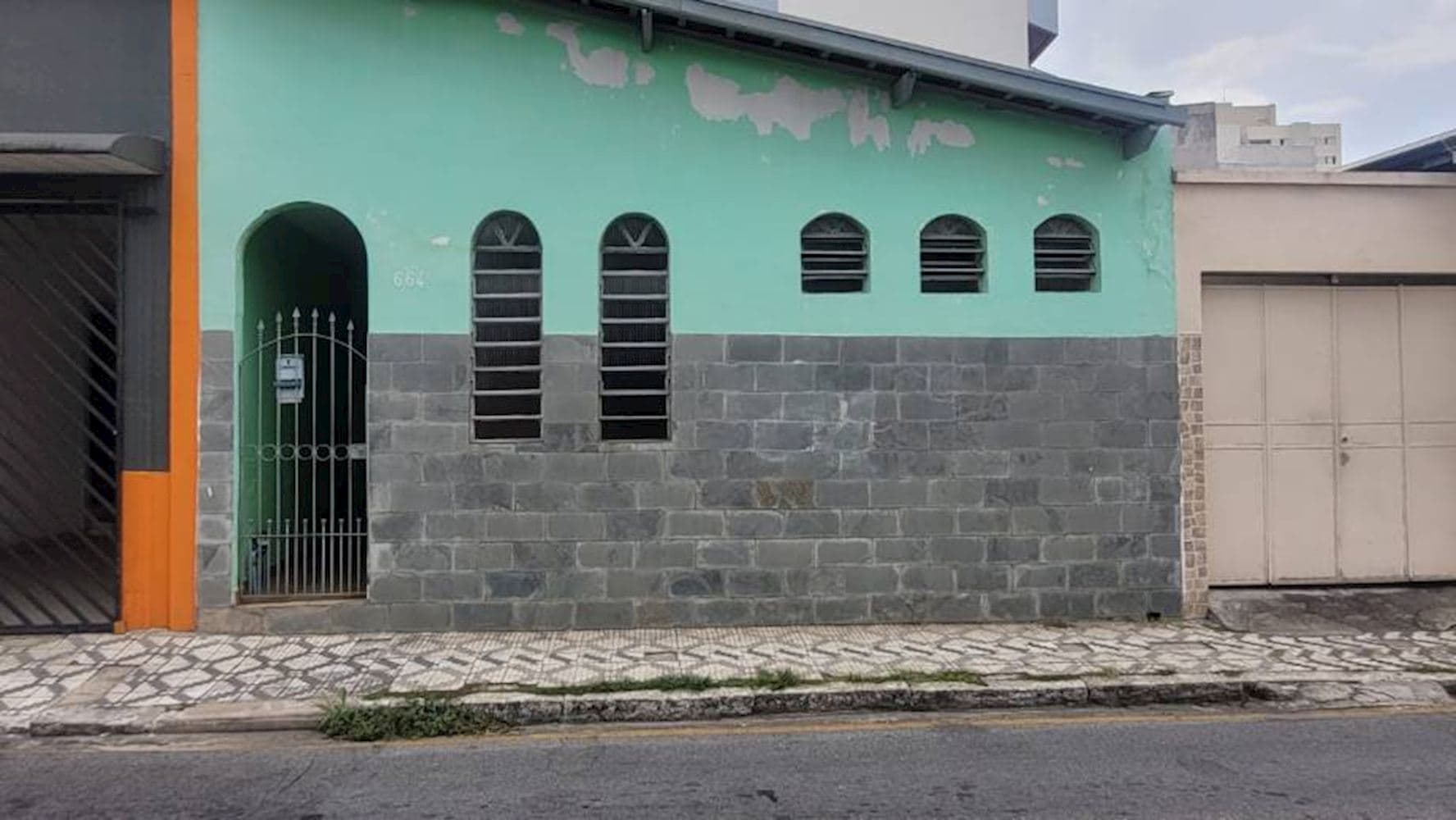 Foto 1 de 9: Casa em leilão em Taubaté - SP, bairro Centro — Casa no Centro de Taubaté/SP
