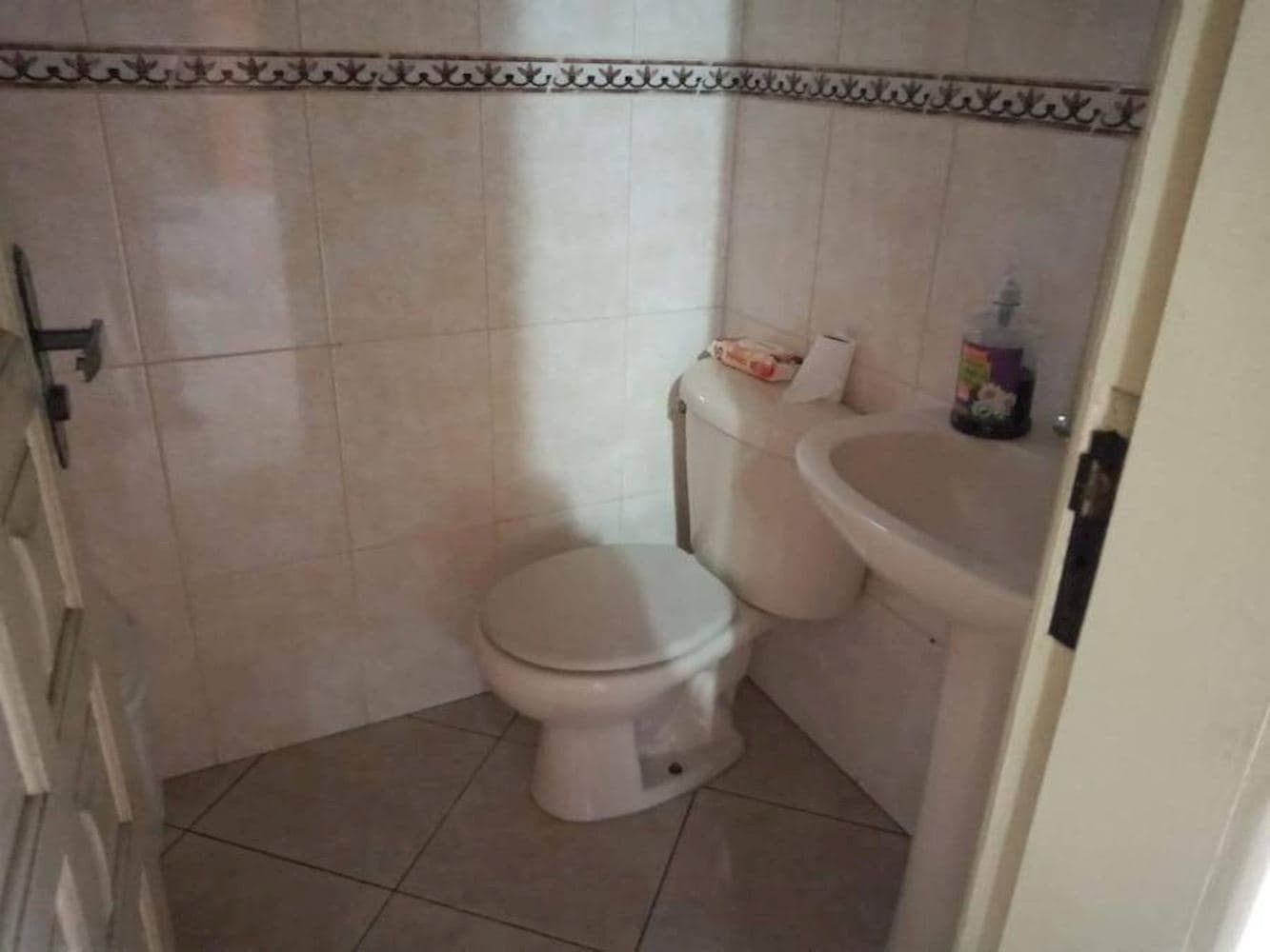 Foto 6 de 14: Casa em leilão em Paranaguá - PR, bairro Parque São João — Casa no Parque São João em Paranaguá/PR