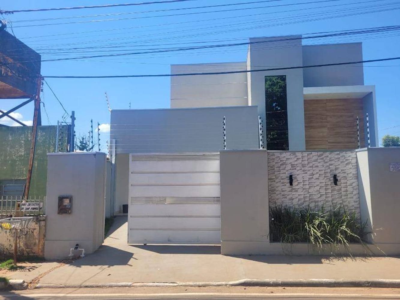 Foto 3 de 15: Casa em leilão em Poconé - MT, bairro Centro — Casa no Centro de Poconé/MT