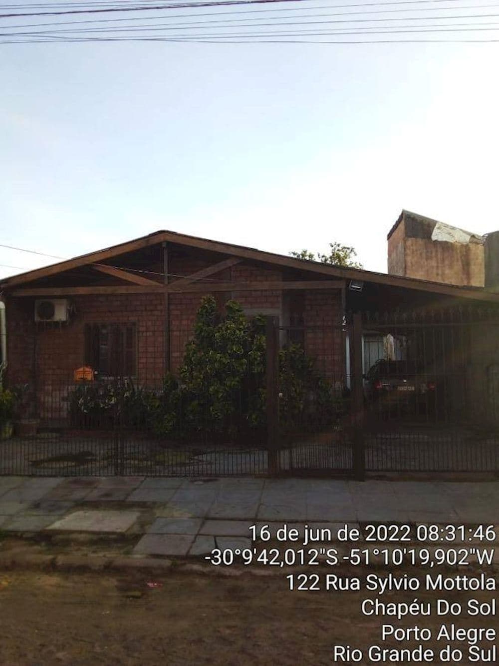Foto 1 de 13: Casa em leilão em Porto Alegre - RS, bairro Hípica — Casa em Hípica - Porto Alegre/RS