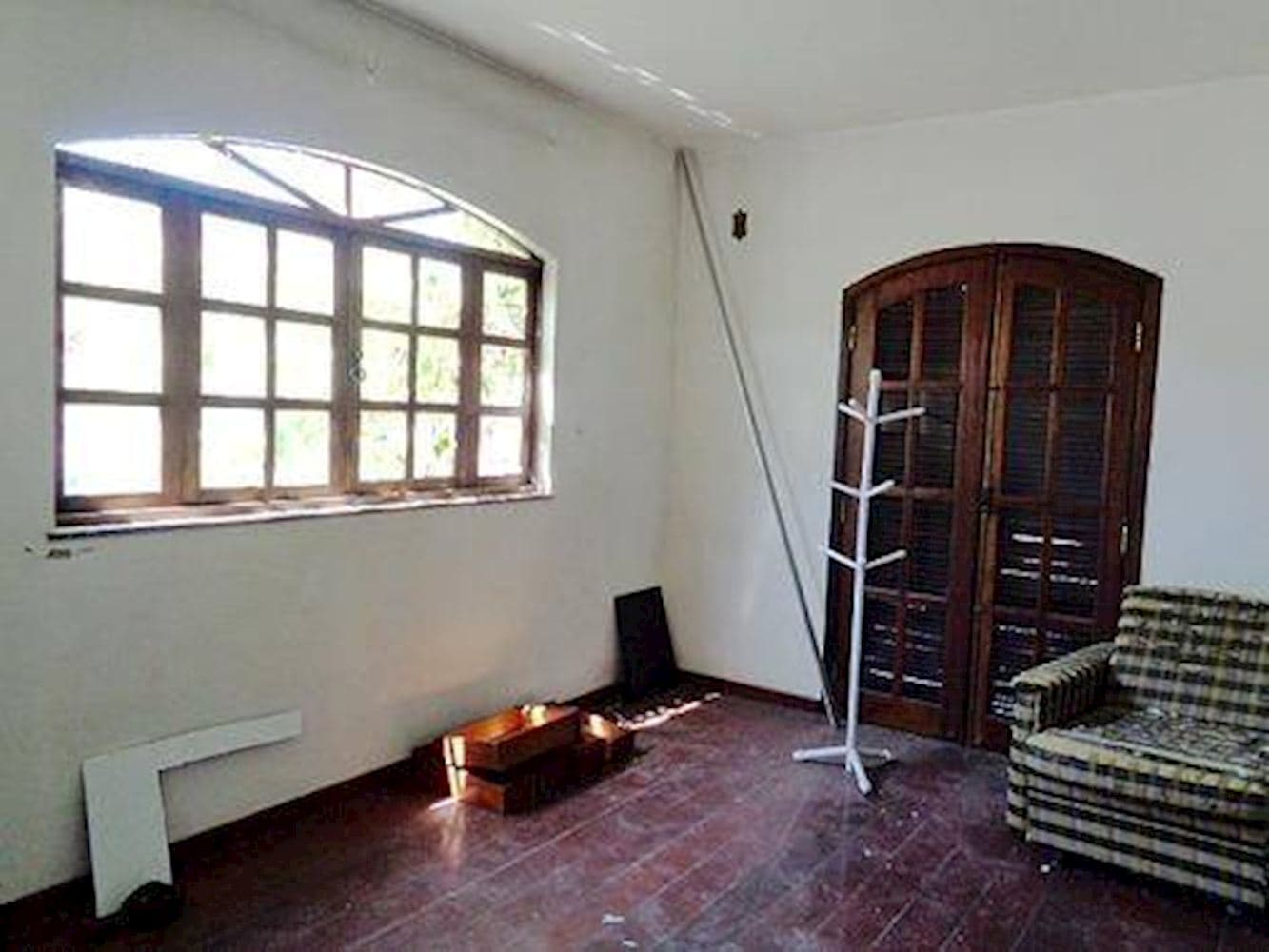 Foto 13 de 15: Casa em leilão em Rio De Janeiro - RJ, bairro Vila Valqueire — Casa na Vila Valqueire - Rio de Janeiro/RJ