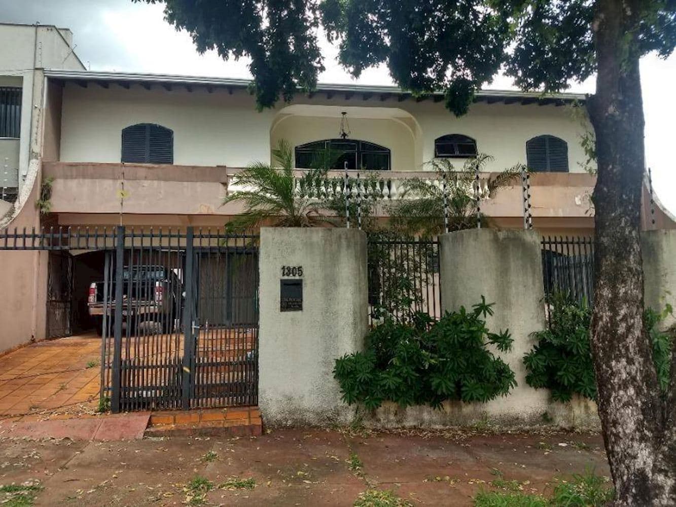 Foto 1 de 14: Casa em leilão em Londrina - PR, bairro Jardim Champagnat — Casa no Jardim Champagnat - Londrina/PR