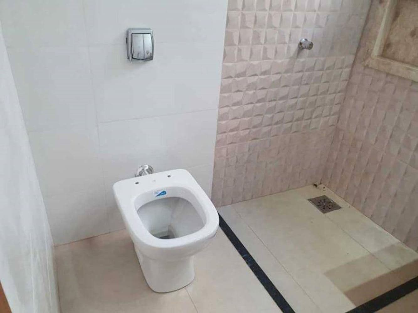 Foto 4 de 26: Casa em leilão em Goiânia - GO — Casa em Condomínio no Residencial Recanto Das Garças - Goiânia/GO