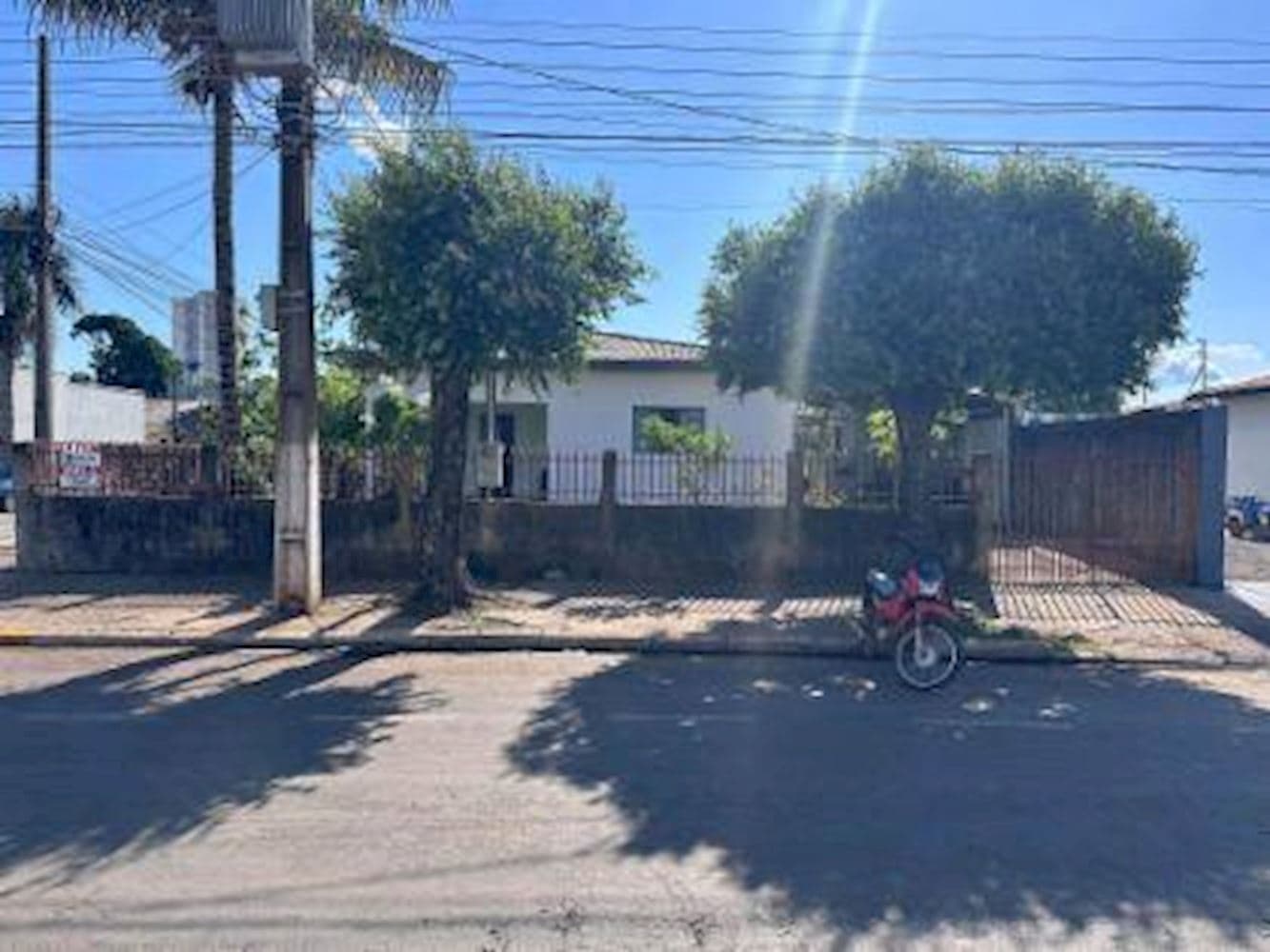 Foto 1 de 12: Casa em leilão em Campo Novo Do Parecis - MT, bairro Centro — Casa, Padrão, 0 vaga(s) de garagem