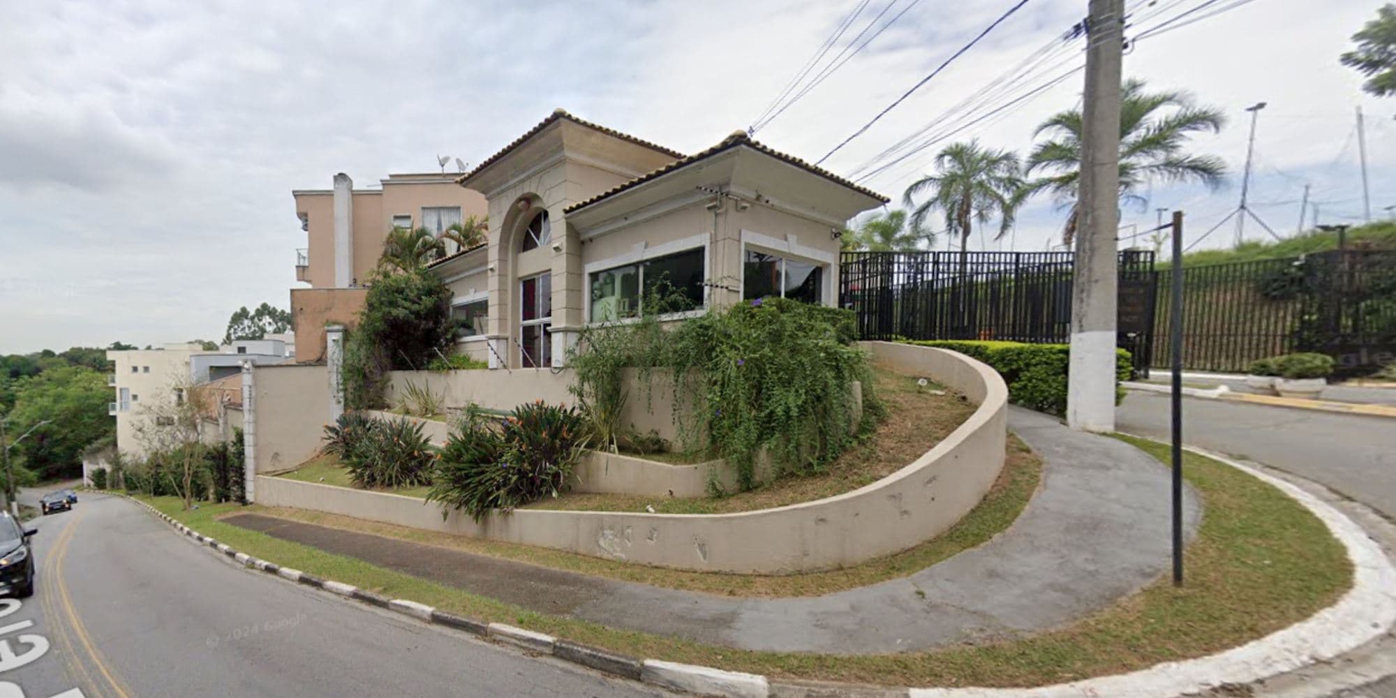 Foto 3 de 5: Casa em leilão em Cotia - SP, bairro Pitas — Casa no Condomínio Terras de São Fernando - Bairro Pitas - Cotia/SP