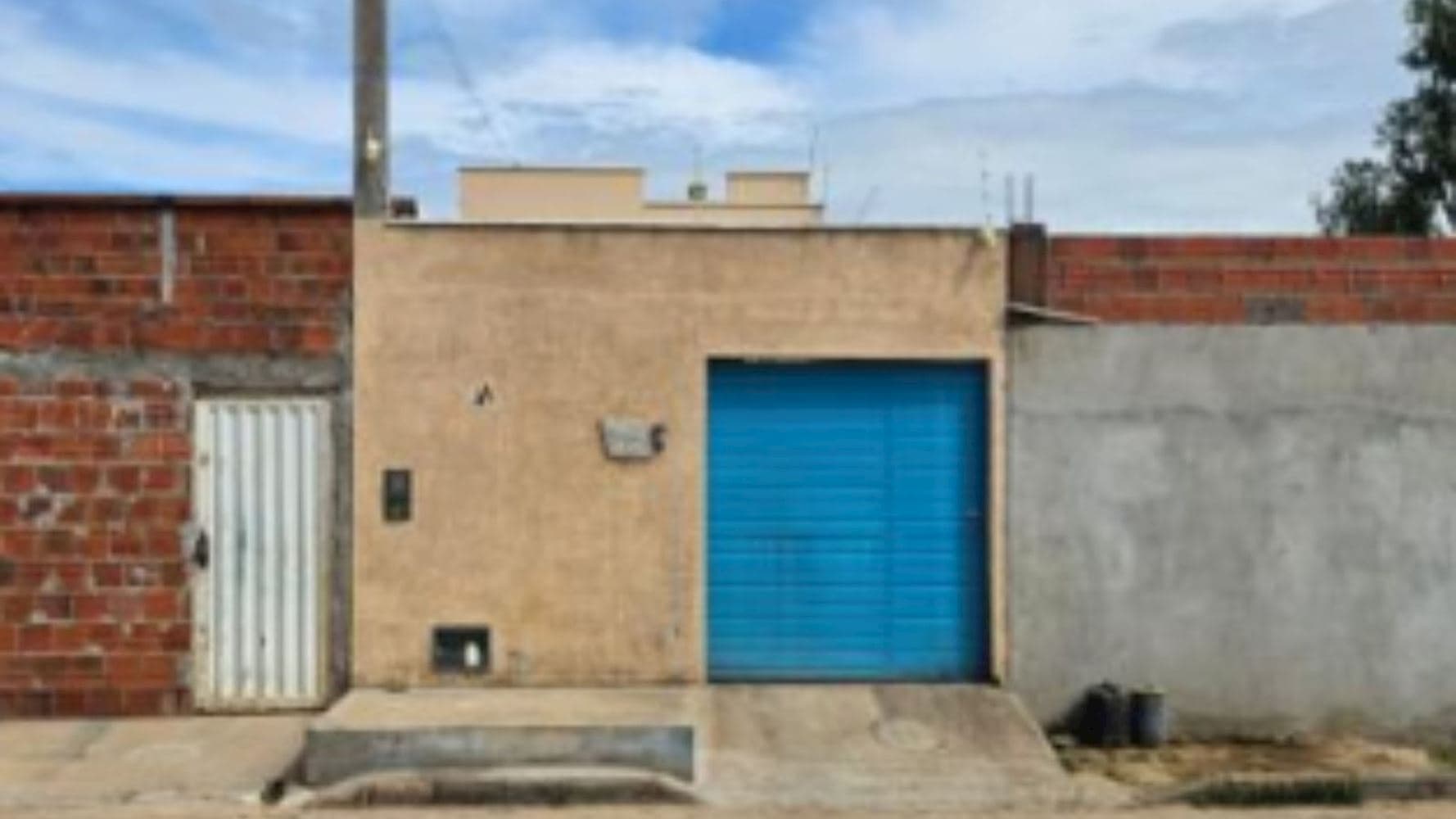 Foto 2 de 5: Casa em leilão em Guanambi - BA, bairro Castro e Cotrim — Casa em Castro e Cotrim - Guanambi/BA