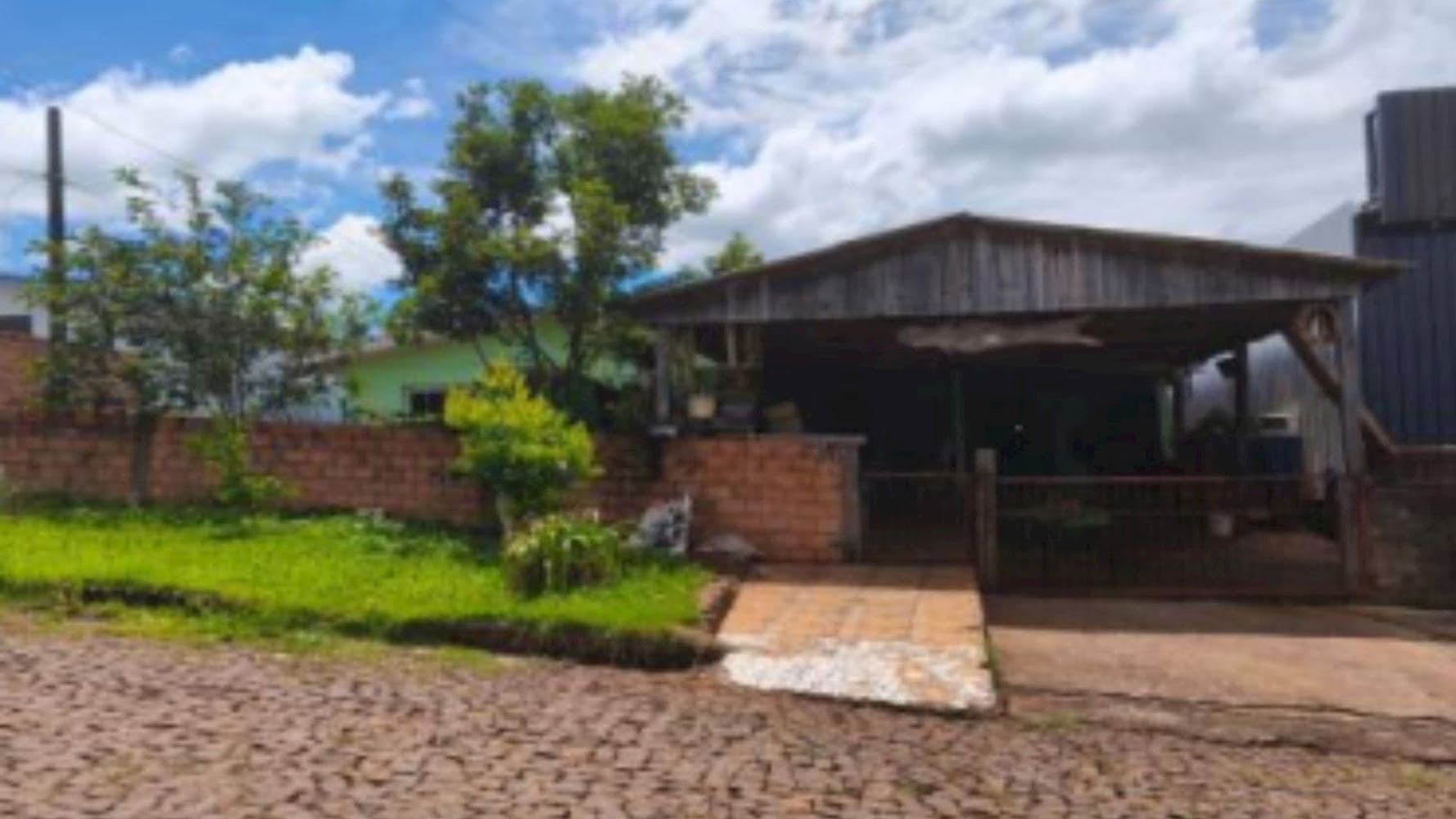 Foto 2 de 5: Casa em leilão em Quedas Do Iguaçu - PR, bairro Bom Pastor — Casa em Bom Pastor - Quedas do Iguaçu/PR