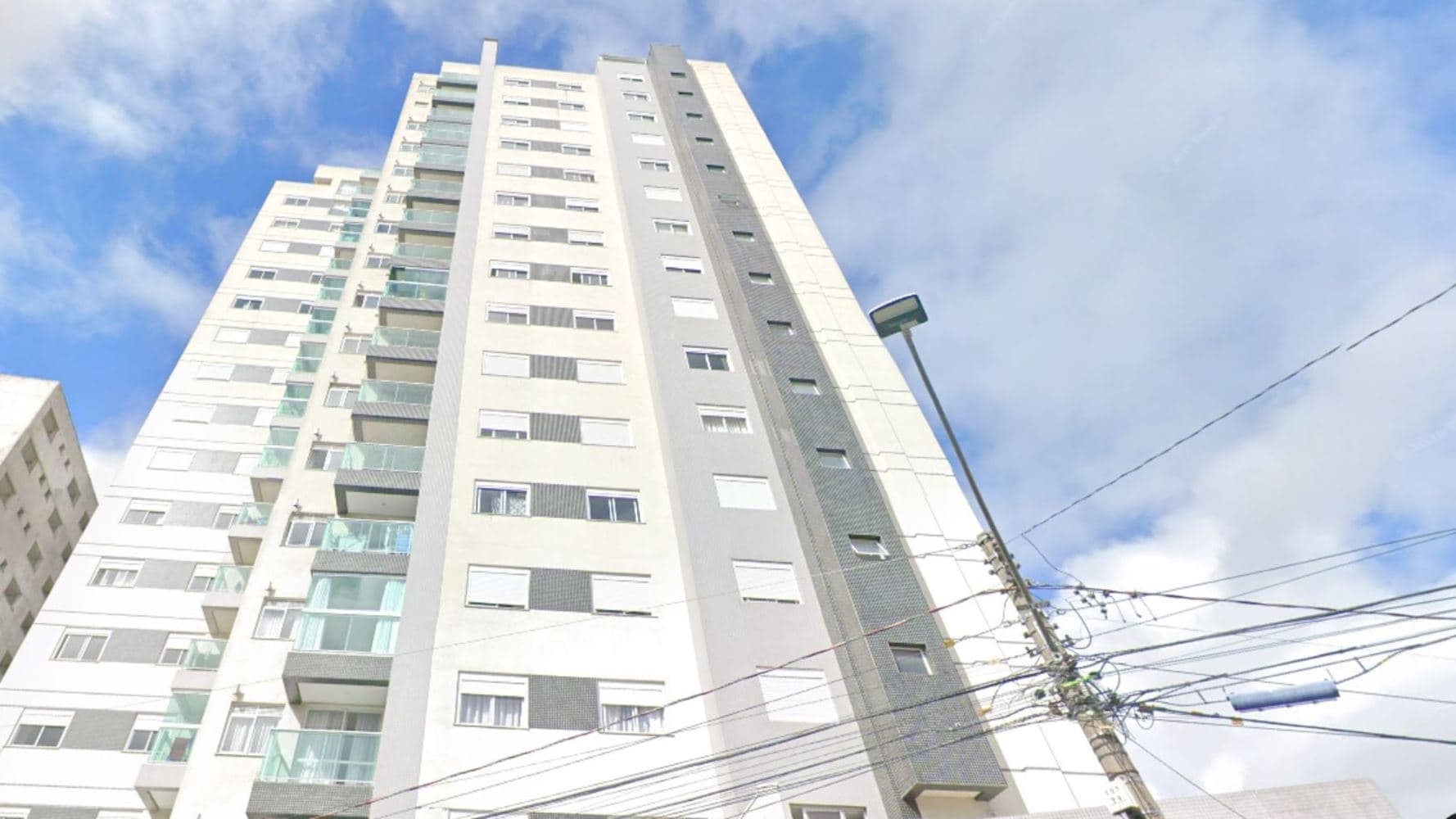 Foto 1 de 5: Apartamento em leilão em Curitiba - PR, bairro Novo Mundo — Apartamento no "Edifício Colina Augusta" - Novo Mundo - Curitiba/PR