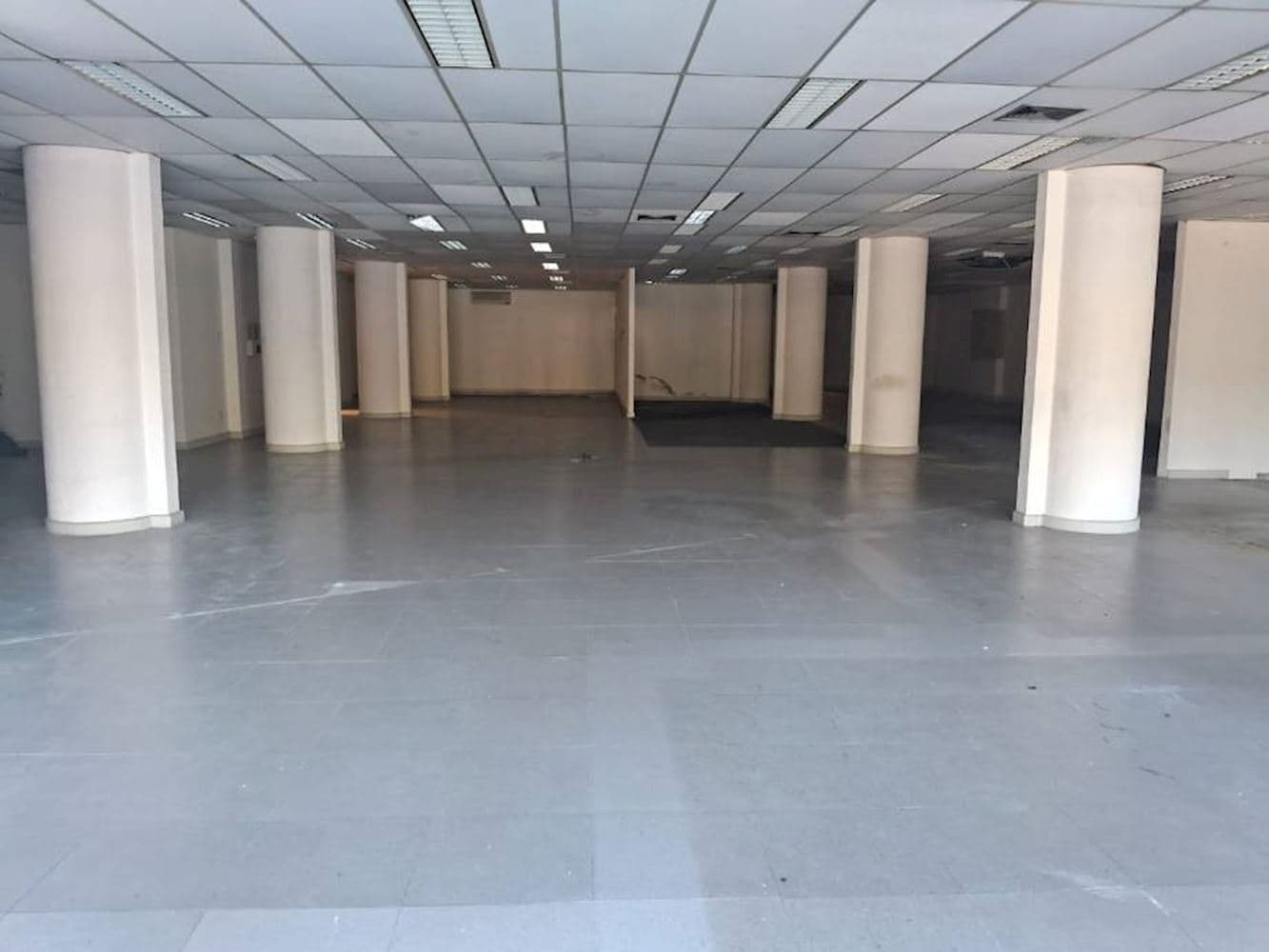 Foto 3 de 11: Comercial em leilão em Pelotas - RS, bairro Centro — Loja Comercial (Ex-Agência) no "Cond. Sulbanco" - Centro - Pelotas/RS