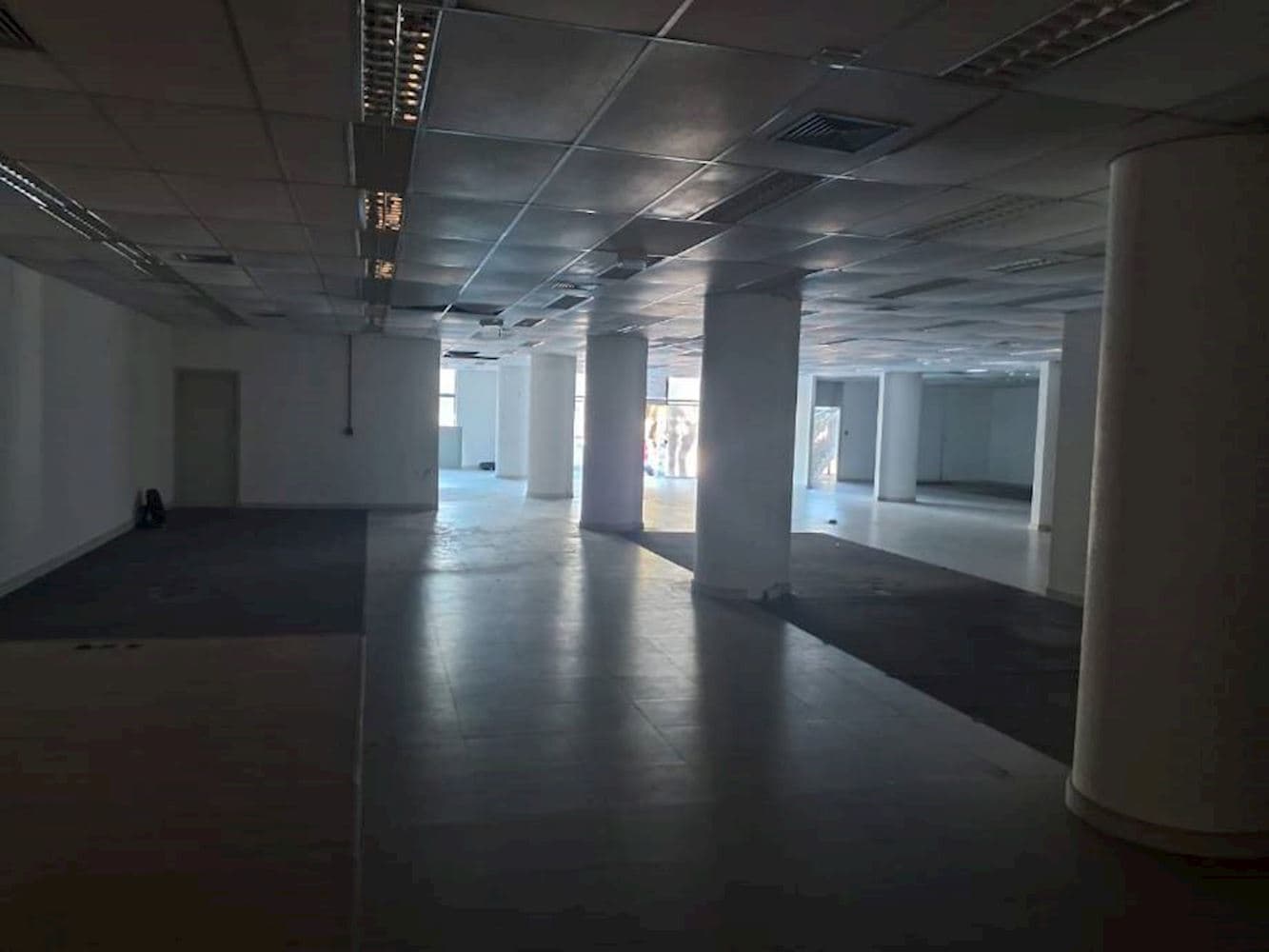 Foto 4 de 11: Comercial em leilão em Pelotas - RS, bairro Centro — Loja Comercial (Ex-Agência) no "Cond. Sulbanco" - Centro - Pelotas/RS