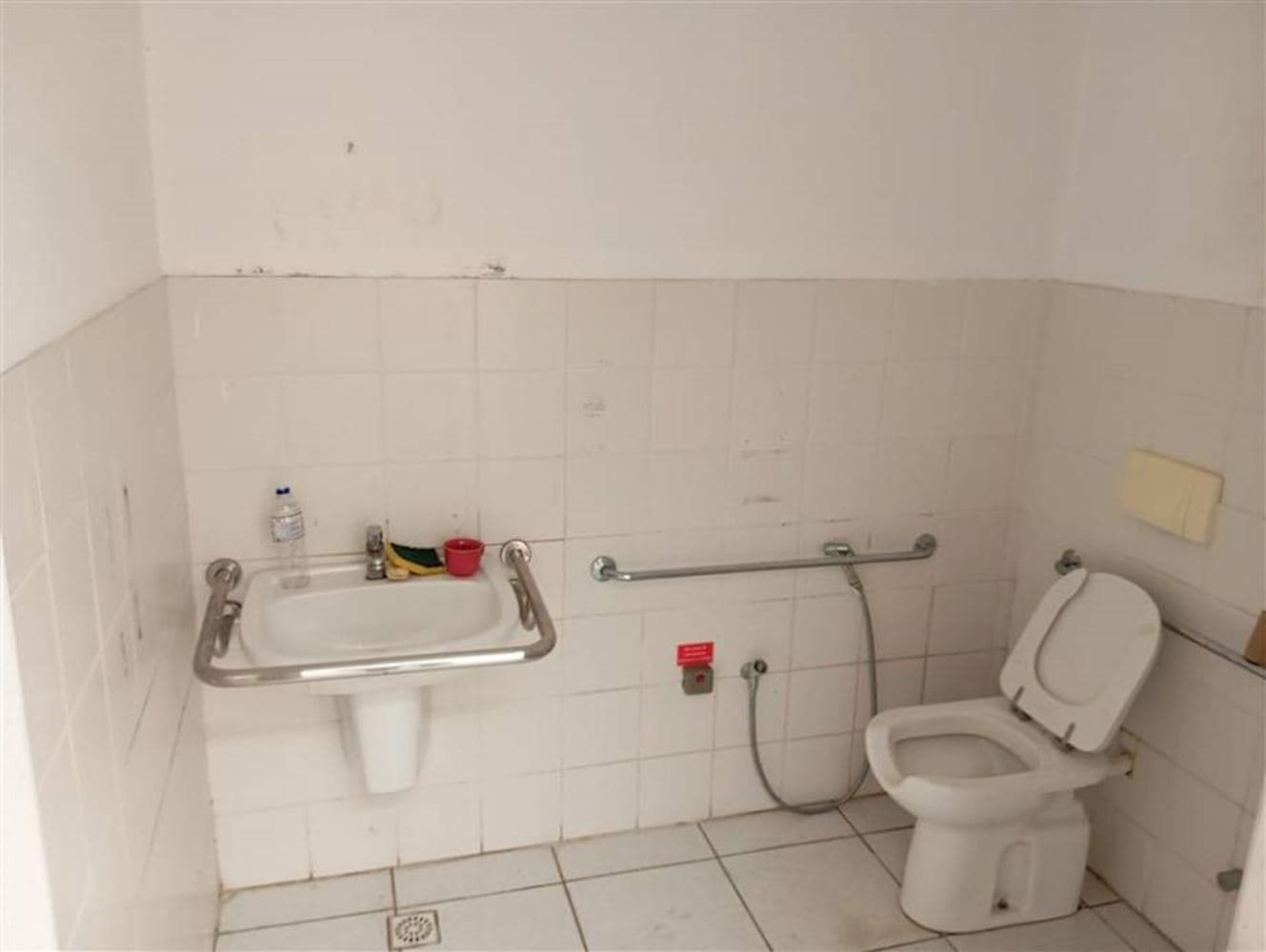 Foto 10 de 11: Comercial em leilão em Pelotas - RS, bairro Centro — Loja Comercial (Ex-Agência) no "Cond. Sulbanco" - Centro - Pelotas/RS