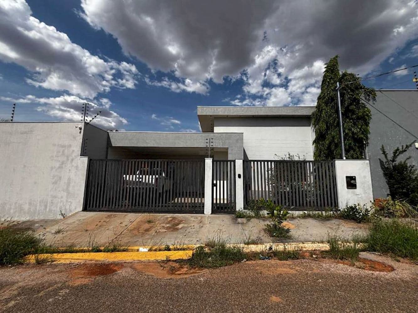 Foto 2 de 3: Casa em leilão em Rondonópolis - MT, bairro Parque dos Lirios — Casa no Parque Dos Lirios - Rondonópolis/MT
