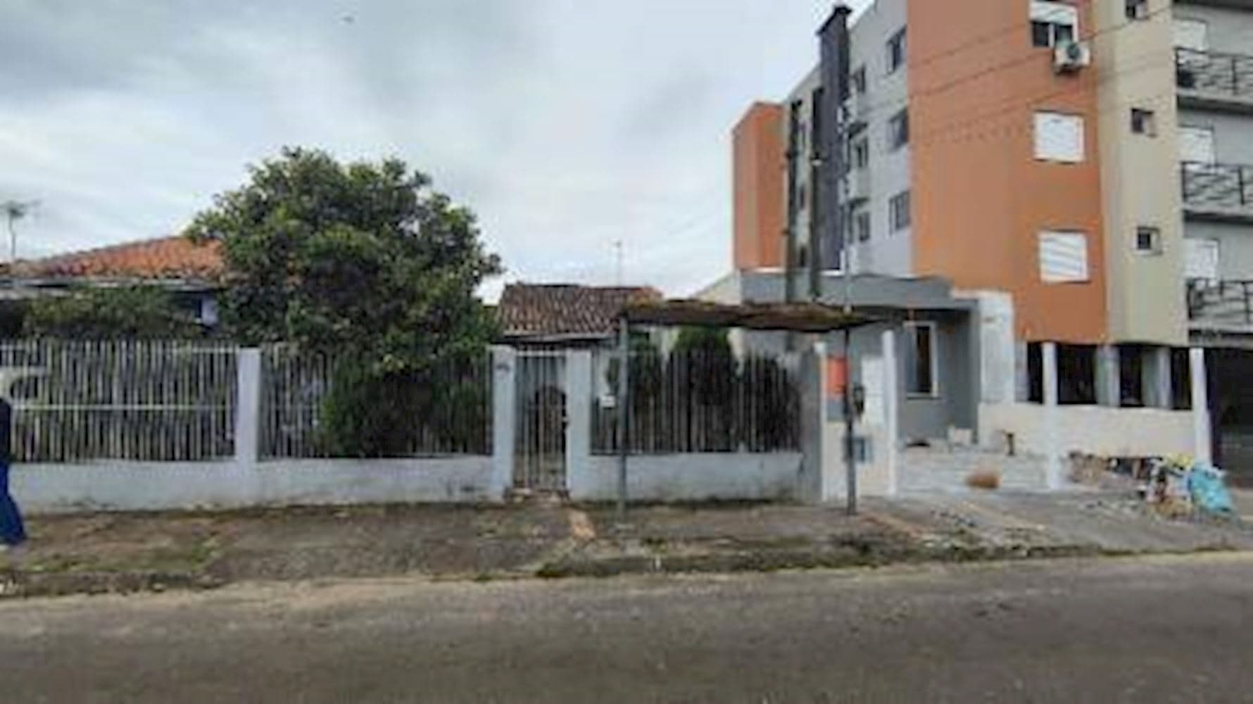Foto 1 de 3: Casa em leilão em Alvorada - RS, bairro Jardim Algarve — Casa no Jardim Algarve - Alvorada/RS