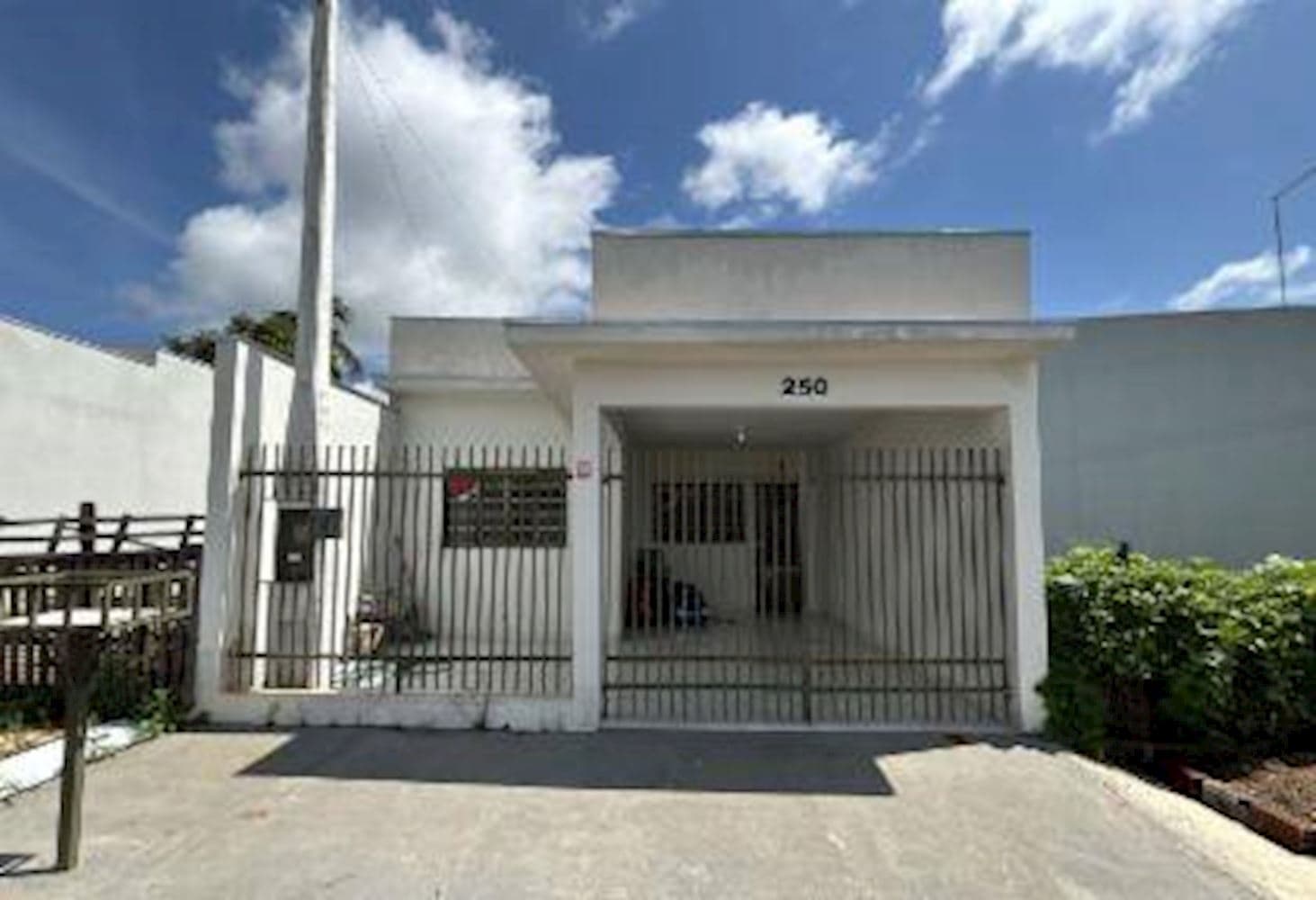Foto 1 de 3: Casa em leilão em Junqueirópolis - SP, bairro Centro — Casa no Centro - Junqueirópolis/SP