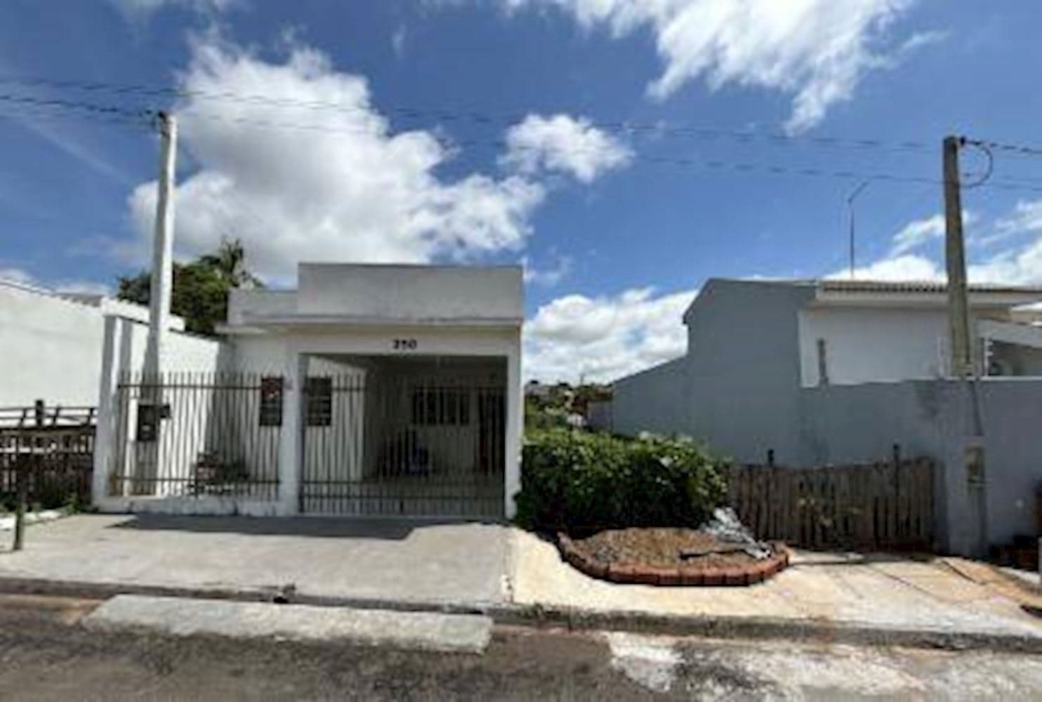 Foto 2 de 3: Casa em leilão em Junqueirópolis - SP, bairro Centro — Casa no Centro - Junqueirópolis/SP