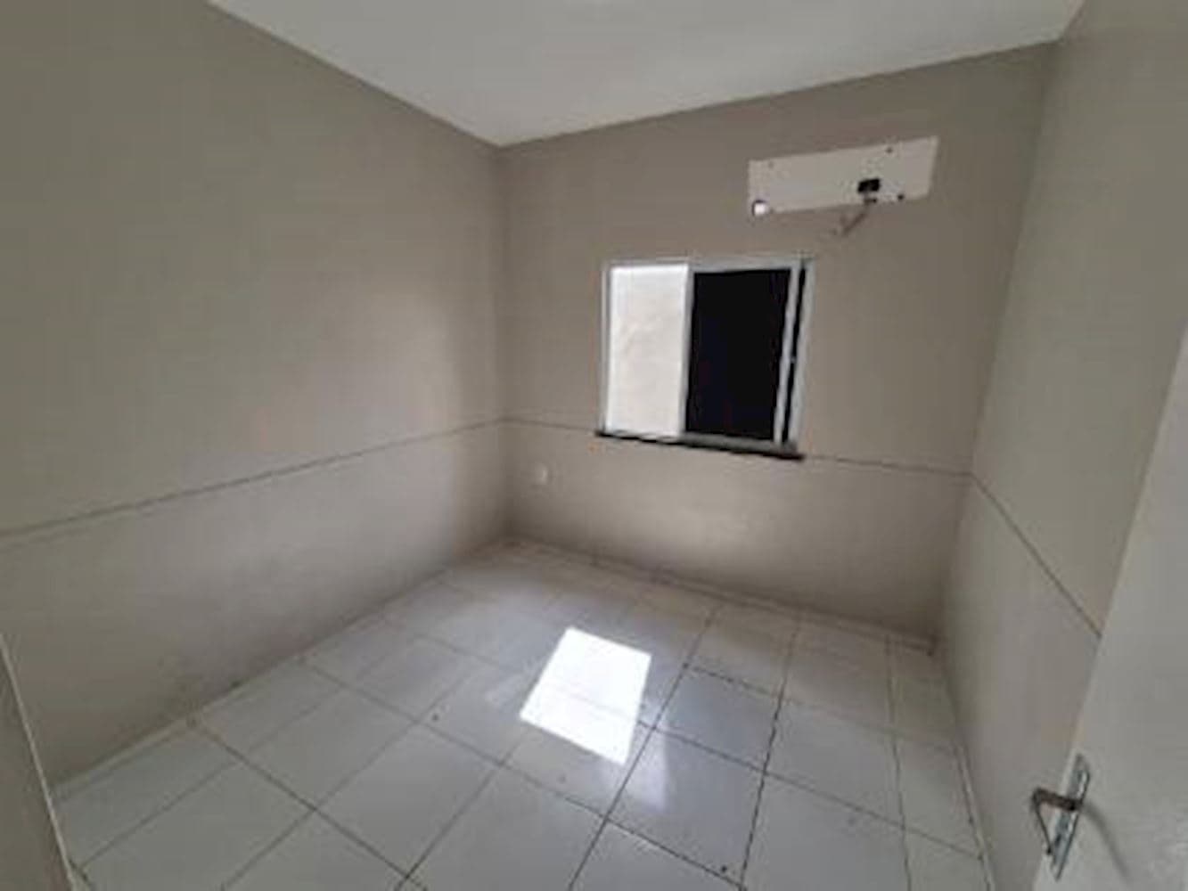 Foto 13 de 15: Casa em leilão em Caucaia - CE, bairro Guagirú — Casa em Guagirú - Caucaia/CE