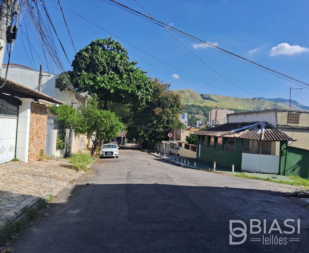 Foto 4 de 7: Casa em leilão em Nova Iguaçu - RJ, bairro Califórnia — Casa em Califórnia - Nova Iguaçu/RJ