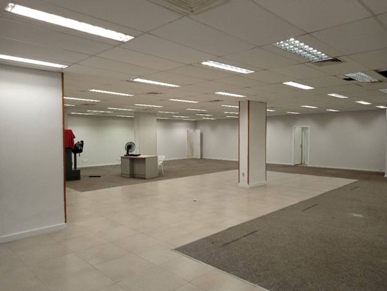 Foto 3 de 14: Comercial em leilão em São Luís - MA, bairro Centro — Loja Comercial no "Edifício Banco da Lavoura" - Centro - São Luís/MA