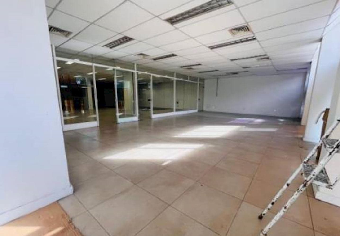 Foto 6 de 14: Comercial em leilão em São Luís - MA, bairro Centro — Loja Comercial no "Edifício Banco da Lavoura" - Centro - São Luís/MA