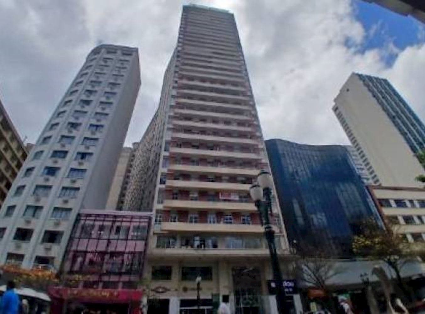 Foto 3 de 3: Comercial em leilão em Curitiba - PR, bairro Centro — Sala Comercial no "Cond. Ed. Tijucas Habitacional" - Centro - Curitiba/PR