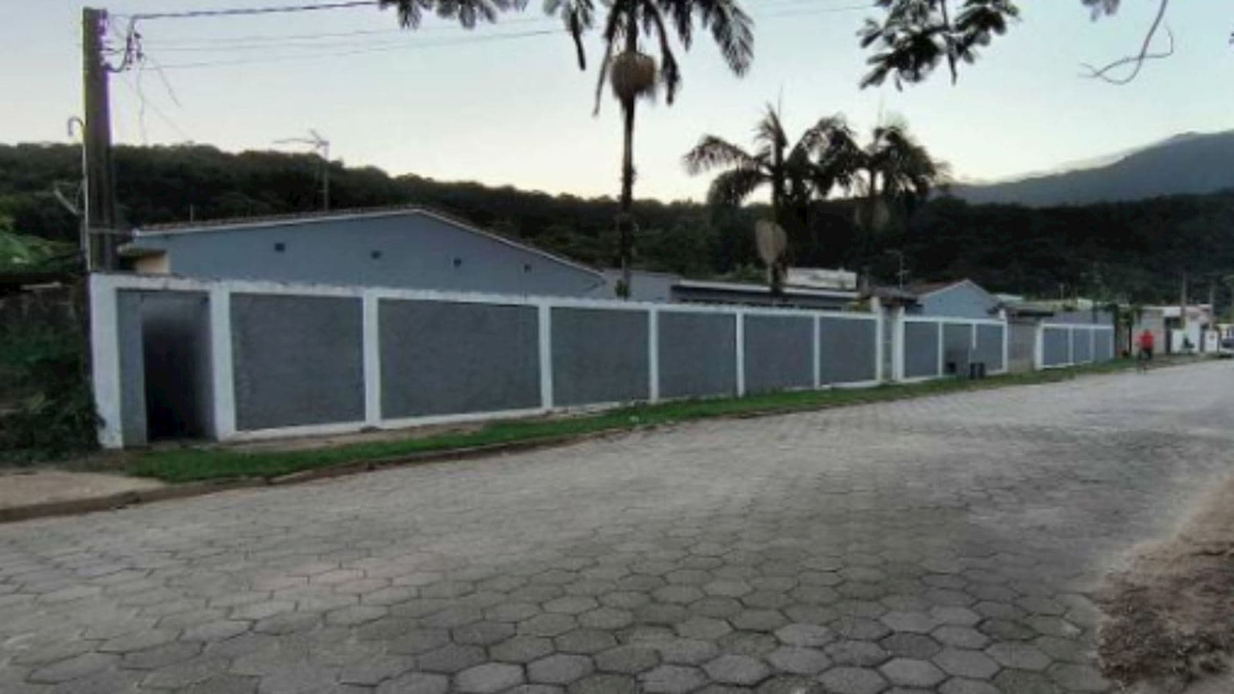 Foto 1 de 4: Casa em leilão em Caraguatatuba - SP, bairro Masaguaçu — Casa no "Condomínio Horizontal Serifios" - Masaguaçu - Caraguatatuba/SP