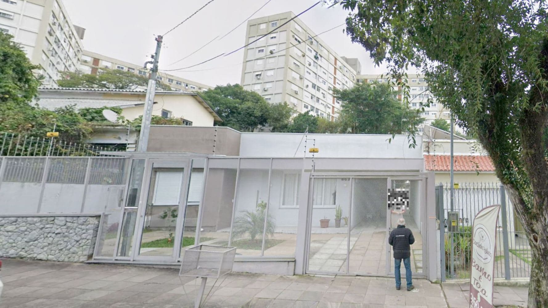 Foto 1 de 5: Casa em leilão em Porto Alegre - RS, bairro Santo Antônio — Casa no Bairro Santo Antônio - Porto Alegre/RS