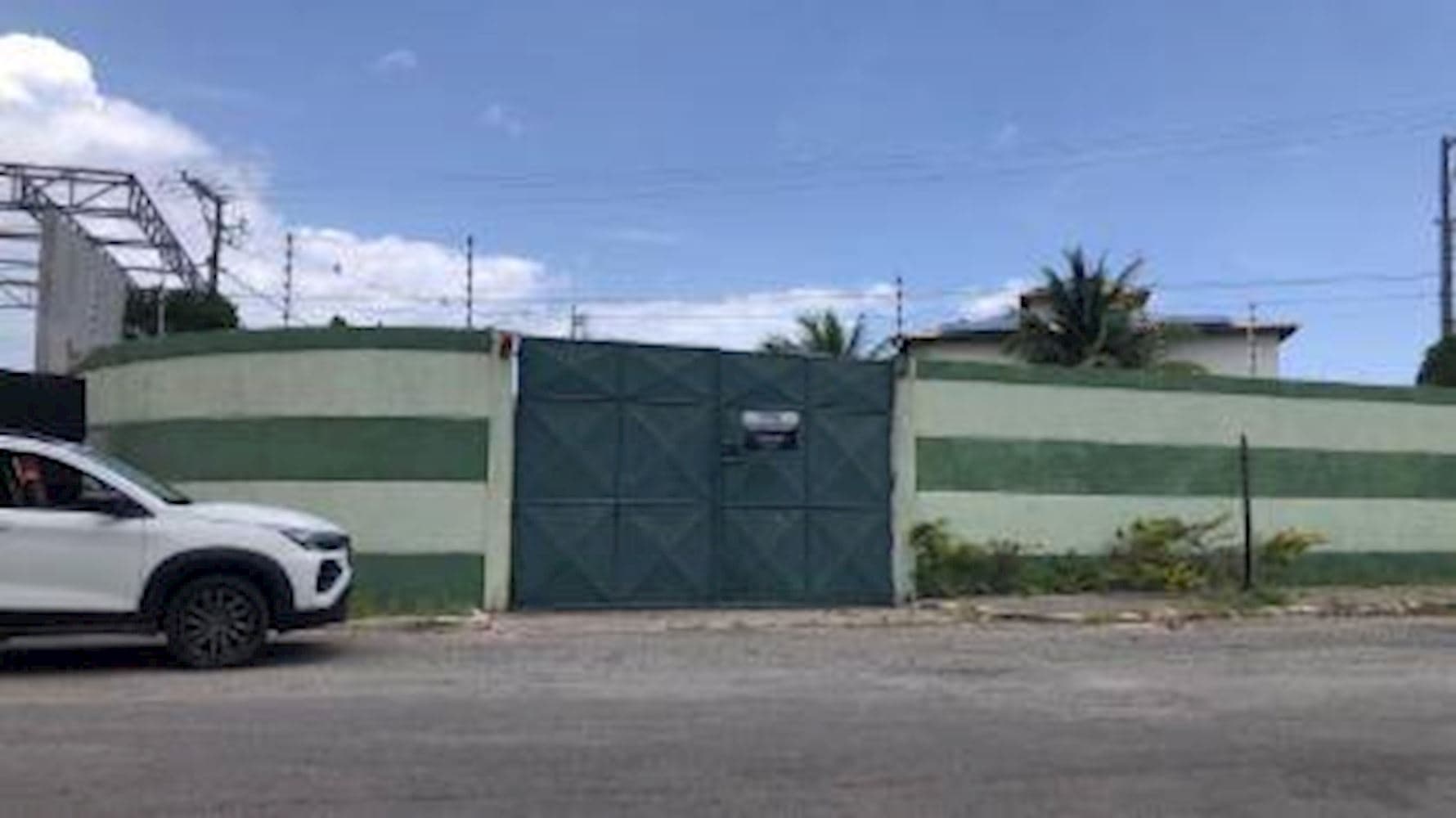 Foto 1 de 4: Casa em leilão em Camaçari - BA, bairro Centro — Casa no Centro de Camaçari/BA
