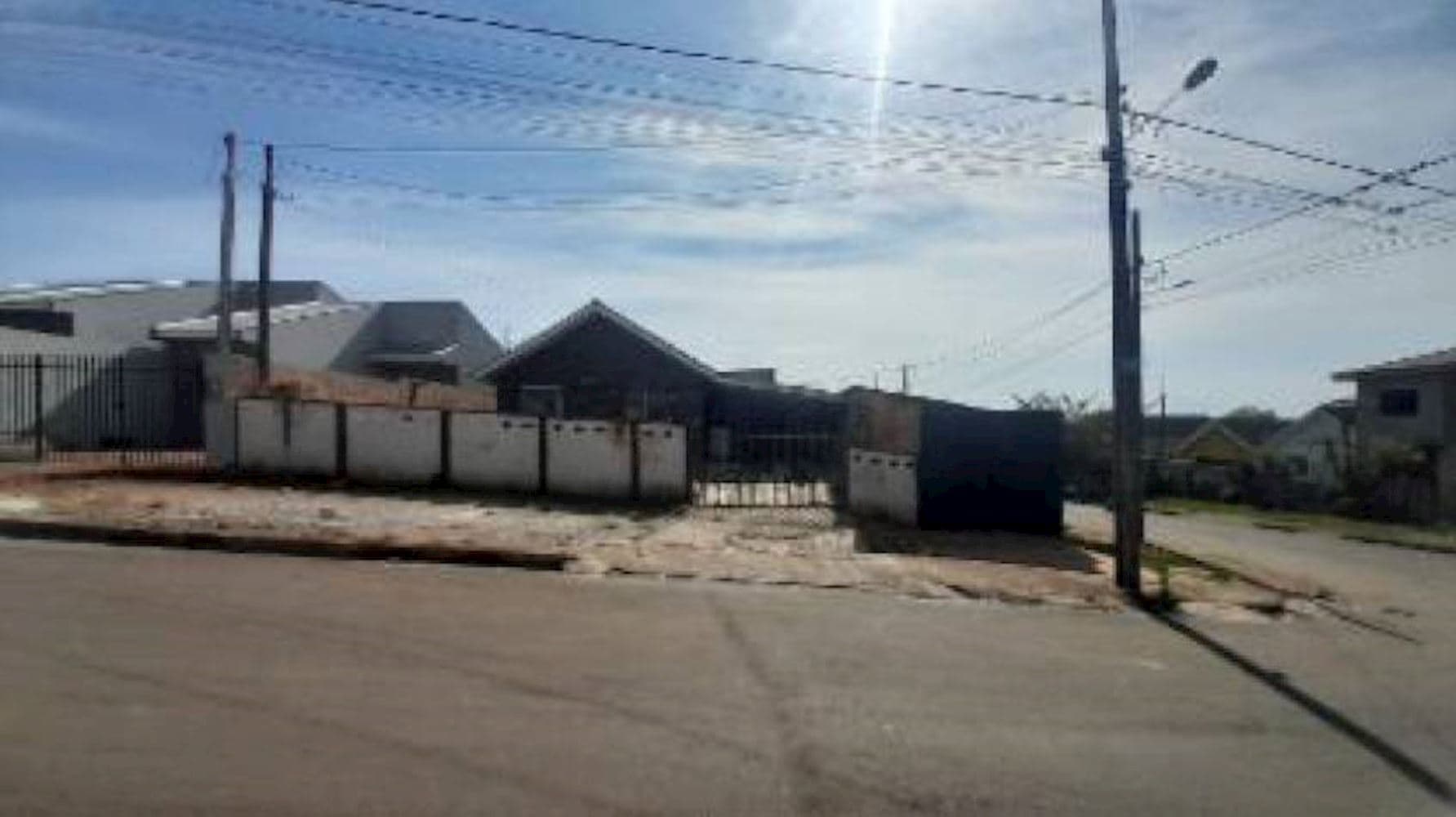 Foto 2 de 3: Casa em leilão em Ponta Grossa - PR, bairro Piriquitos — Casa em Piriquitos - Ponta Grossa/PR
