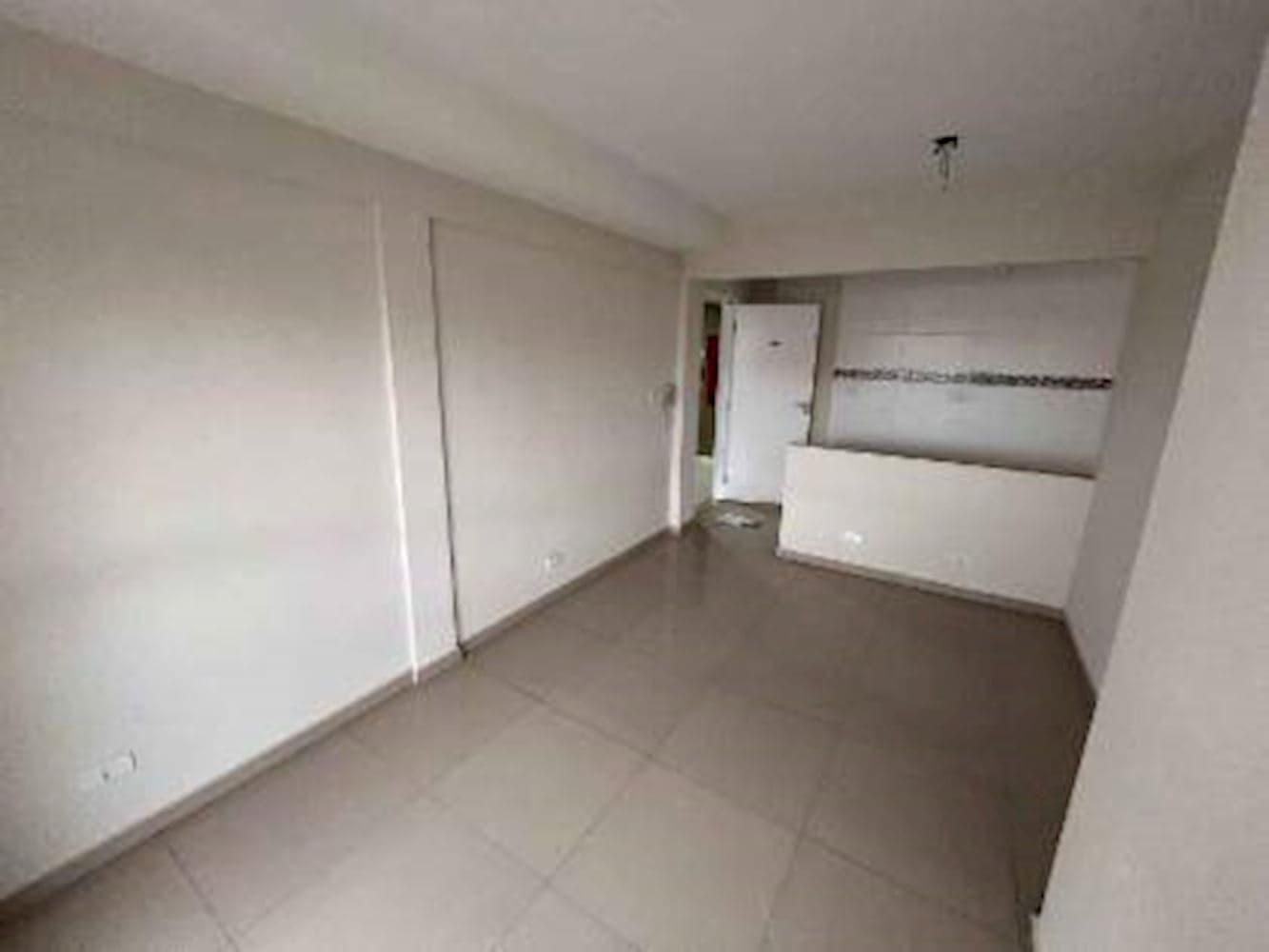 Foto 7 de 14: Apartamento em leilão em Curitiba - PR, bairro Pinheirinho — Apartamento, Padrão, 1 vaga(s) de garagem