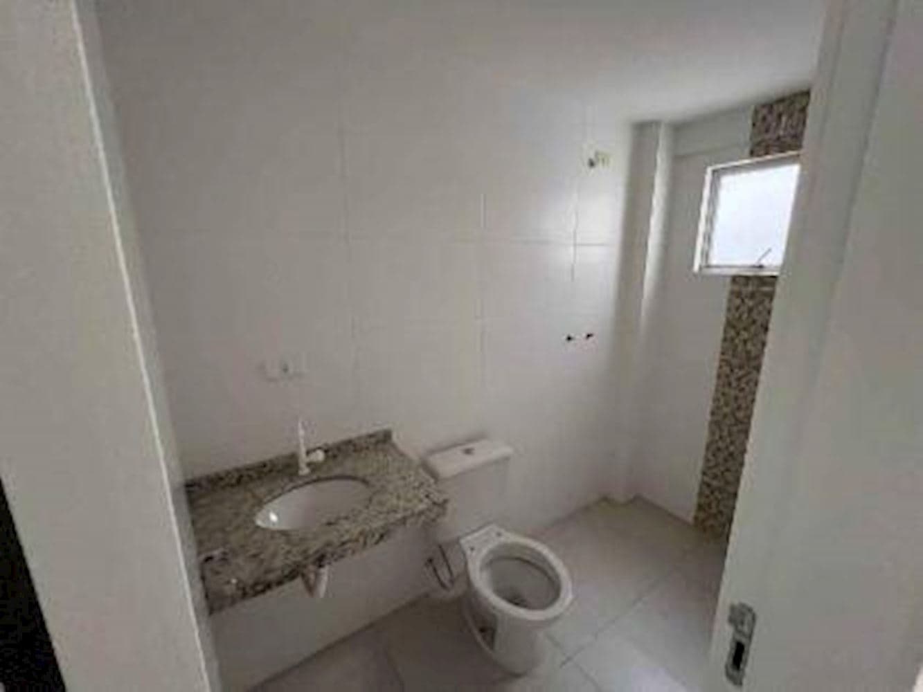 Foto 9 de 14: Apartamento em leilão em Curitiba - PR, bairro Pinheirinho — Apartamento, Padrão, 1 vaga(s) de garagem