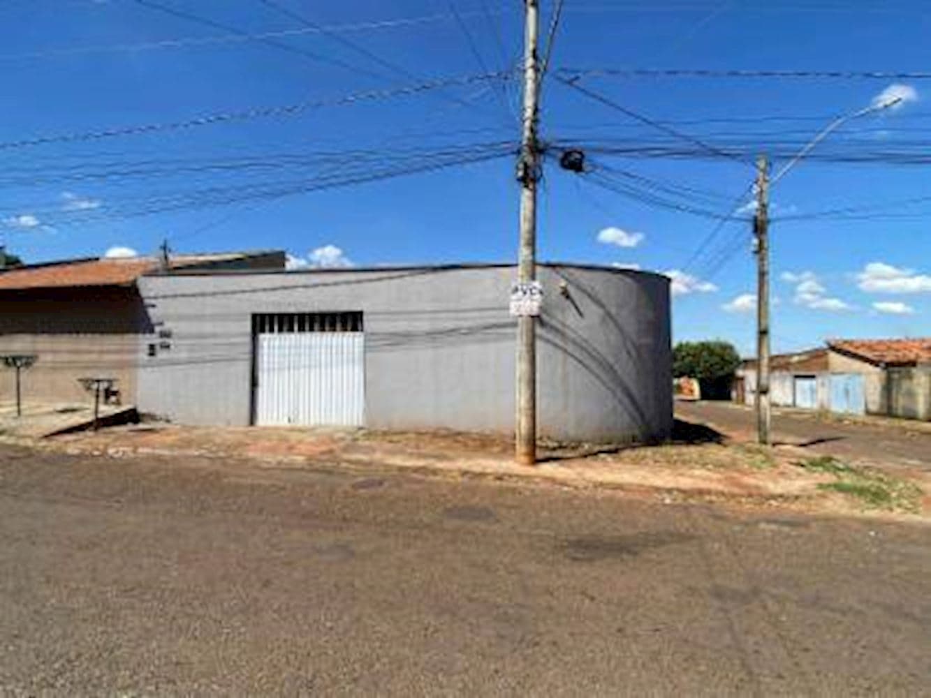 Foto 1 de 10: Casa em leilão em Trindade - GO, bairro Jardim Scala — Casa no Jardim Scala - Trindade/GO