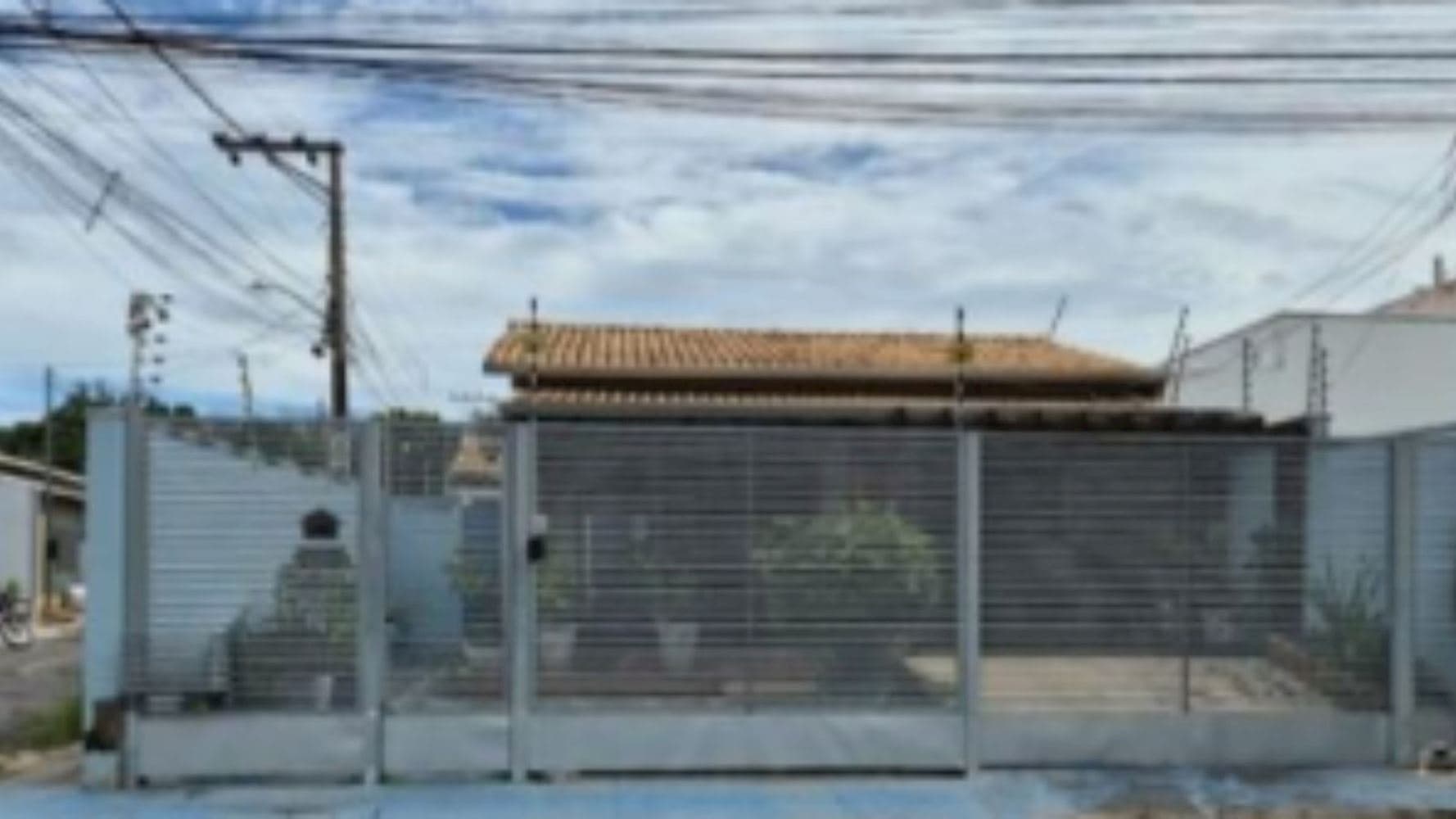 Foto 1 de 4: Casa em leilão em Cuiabá - MT, bairro Jardim Uinversitário — Casa no Jardim Uinversitário - Cuiabá/MT