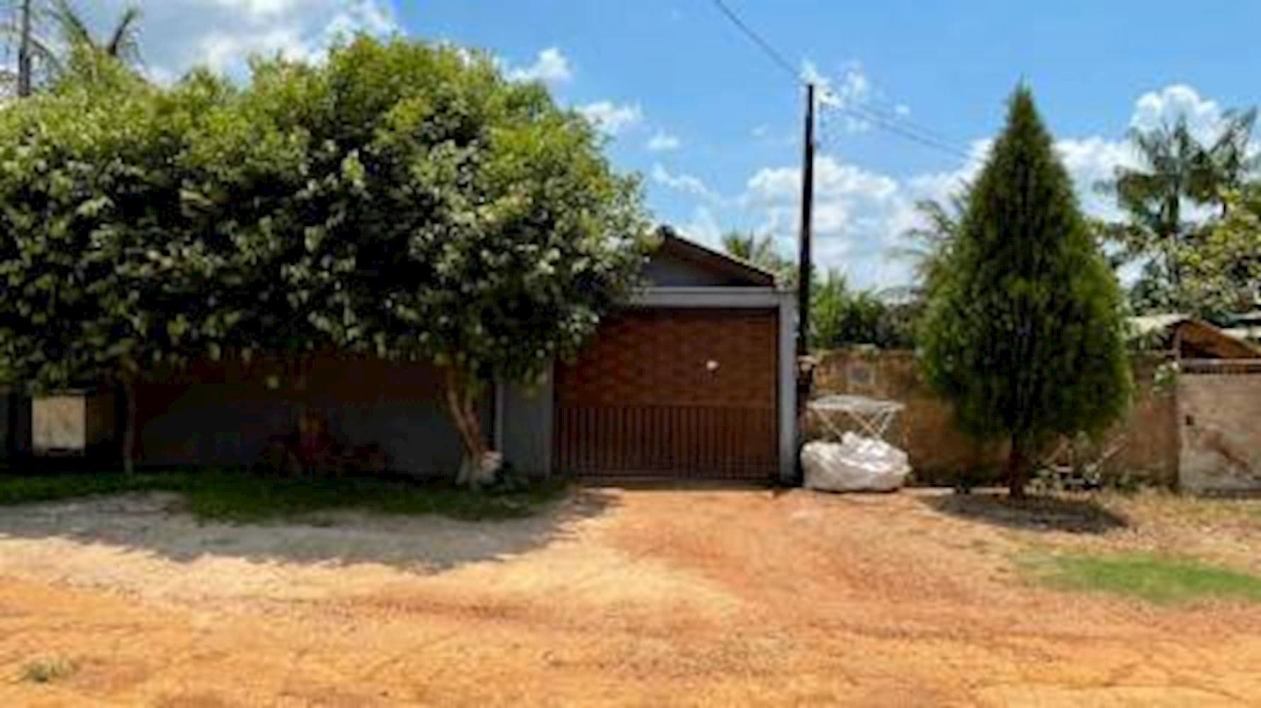 Foto 1 de 15: Casa em leilão em Peixoto De Azevedo - MT, bairro Eixo Sul — Casa no Eixo Sul - Peixoto De Azevedo/MT