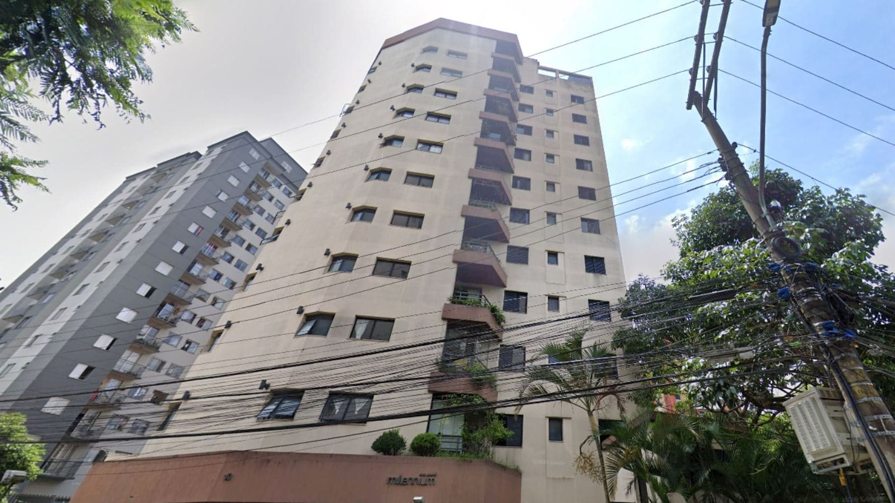 Foto 1 de 5: Apartamento em leilão em São Paulo - SP, bairro Vila Andrade — Apartamento no "Edifício Millennium" - Vila Andrade - São Paulo/SP