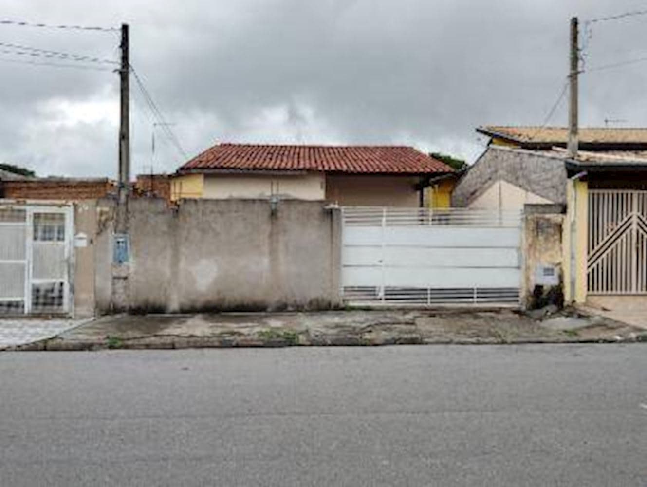 Foto 1 de 4: Casa em leilão em Taubaté - SP, bairro Areão — Casa em Areão - Taubaté/SP