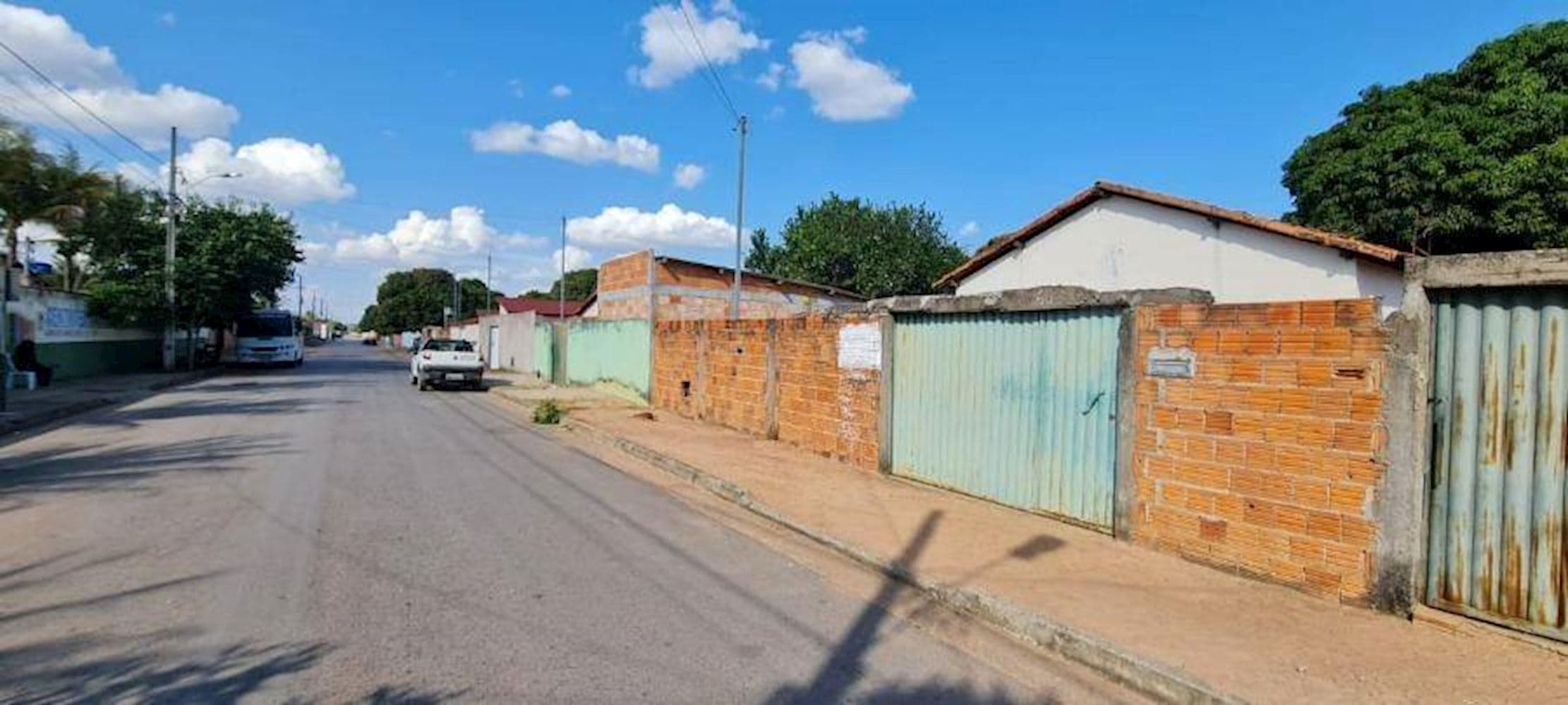 Foto 2 de 12: Casa em leilão em Urucuia - MG, bairro Rutilante — Casa em Rutilante - Urucuia/MG