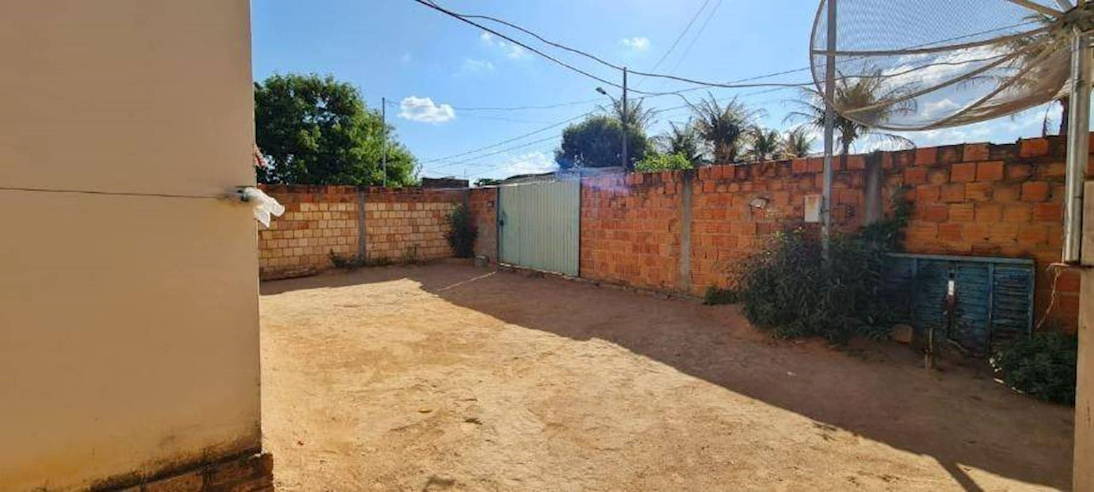 Foto 3 de 12: Casa em leilão em Urucuia - MG, bairro Rutilante — Casa em Rutilante - Urucuia/MG