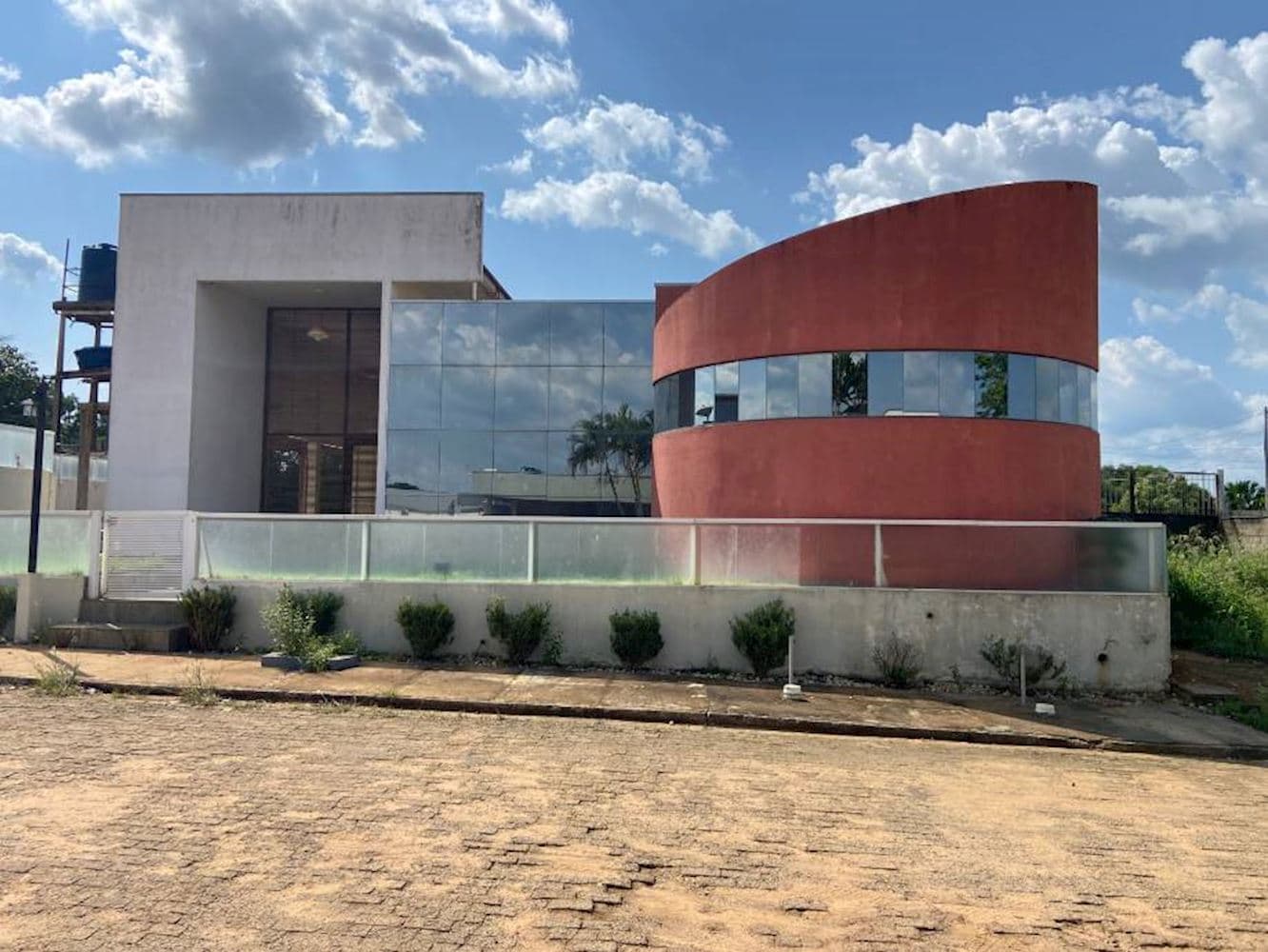 Foto 1 de 12: Casa em leilão em Colniza - MT, bairro Garça Ii — Casa de condomínio em Garça II - Colniza/MT