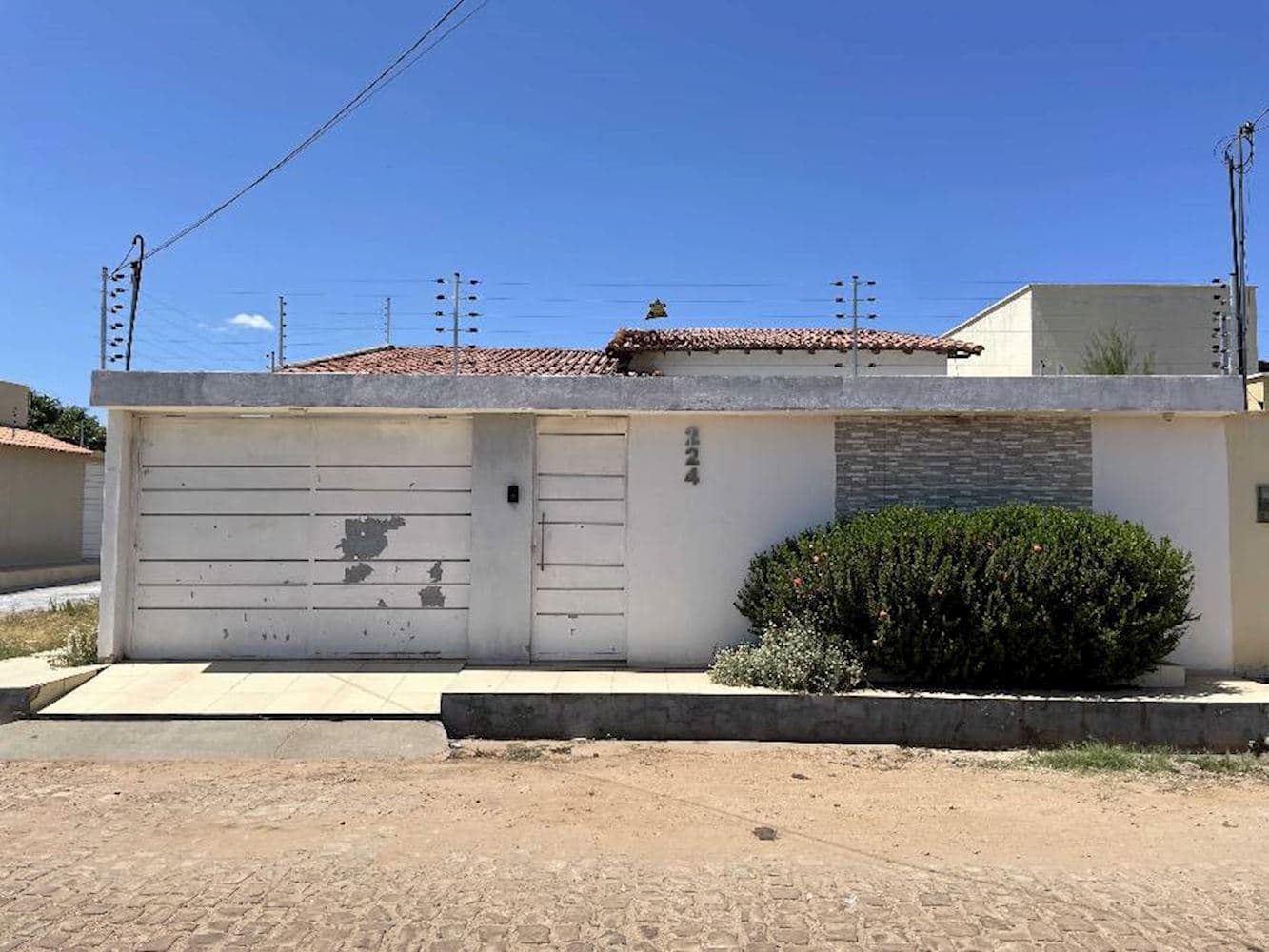 Foto 1 de 16: Casa em leilão em Picos - PI, bairro Ipueiras — Casa em Ipueiras - Picos/PI