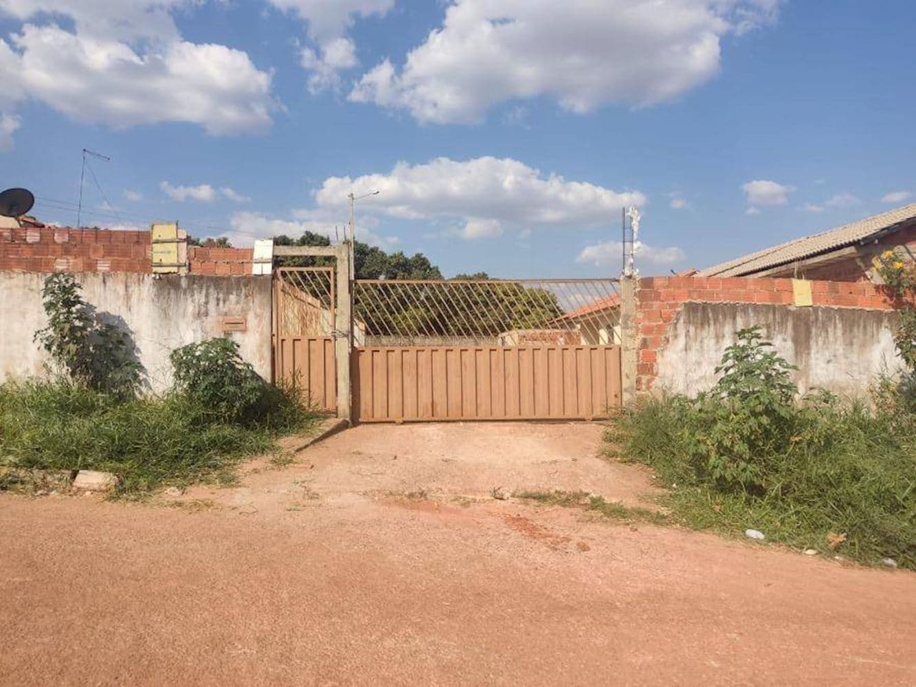 Foto 1 de 11: Casa em leilão em Águas Lindas De Goiás - GO, bairro Parque da Barragem — Casa na Parque Da Barragem - Águas Lindas De Goiás/GO