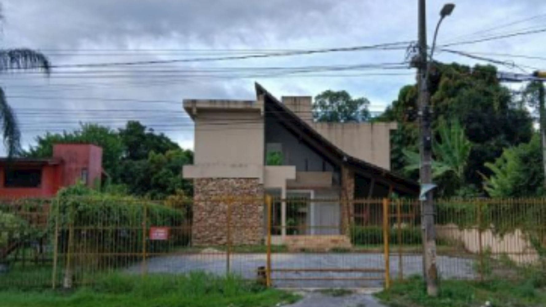 Foto 1 de 5: Comercial em leilão em Camaragibe - PE, bairro Aldeia dos Camarás — Casa na Aldeia dos Camarás - Camaragibe/PE
